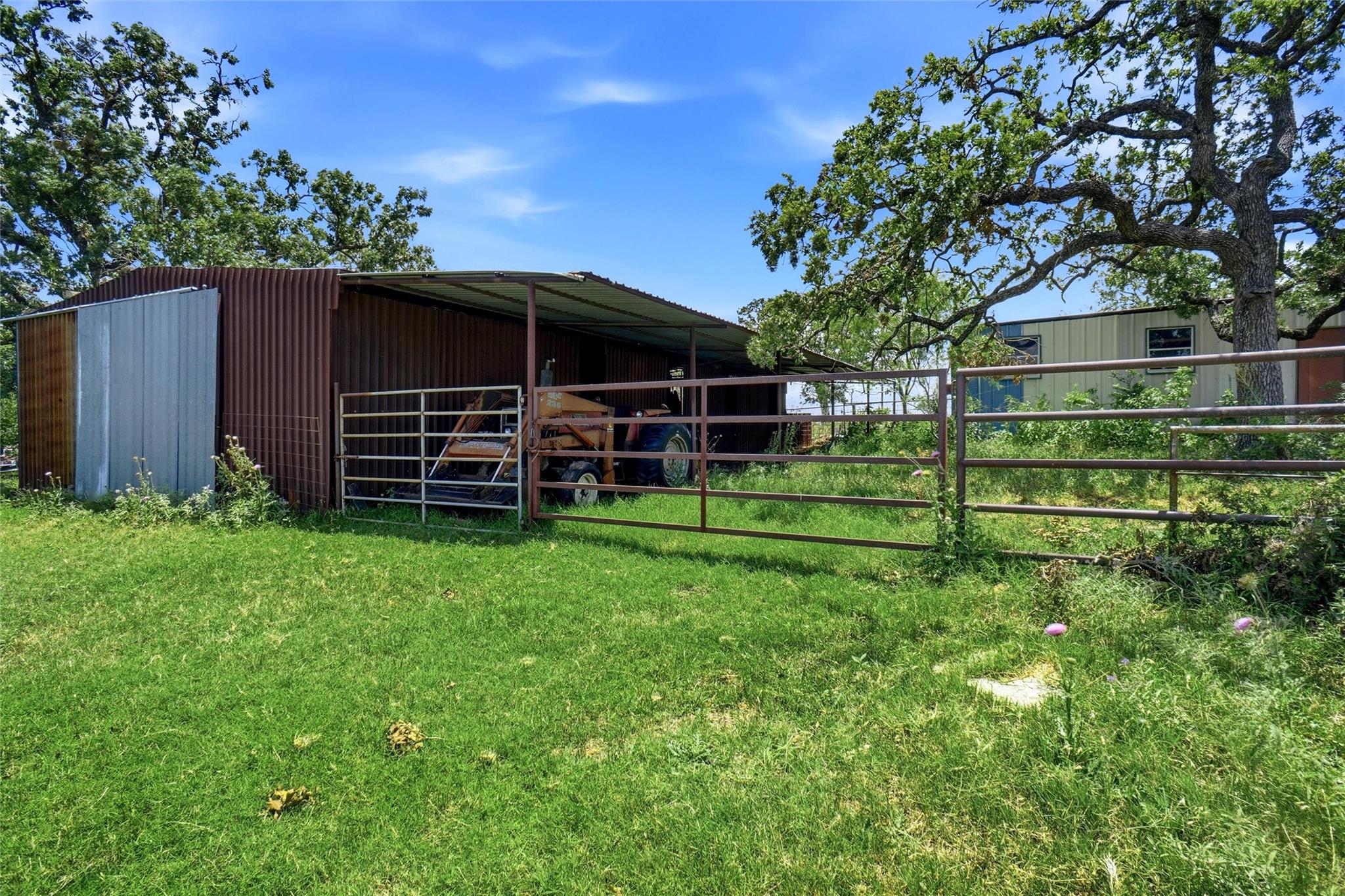 main property photo 9