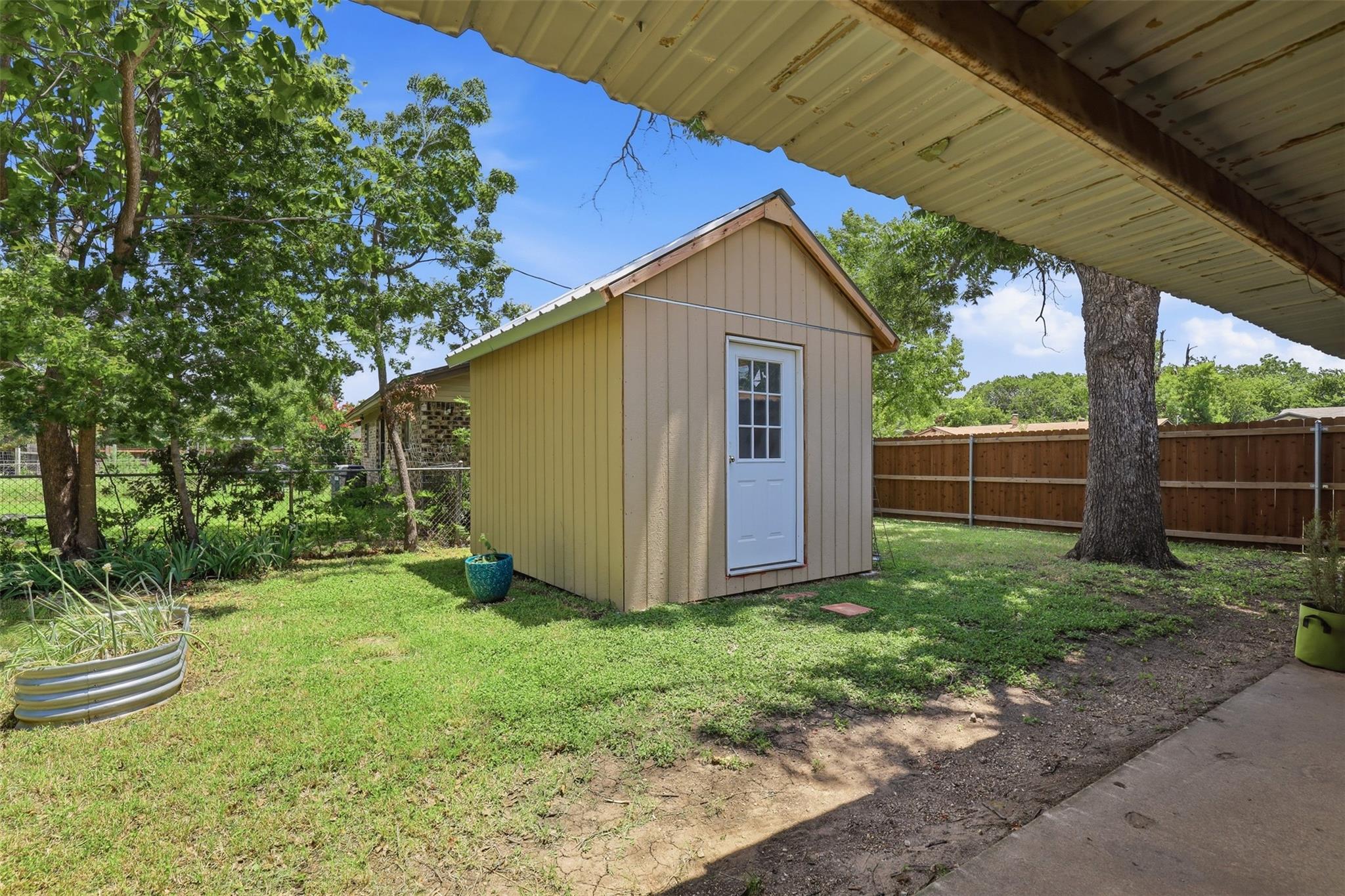 main property photo 23