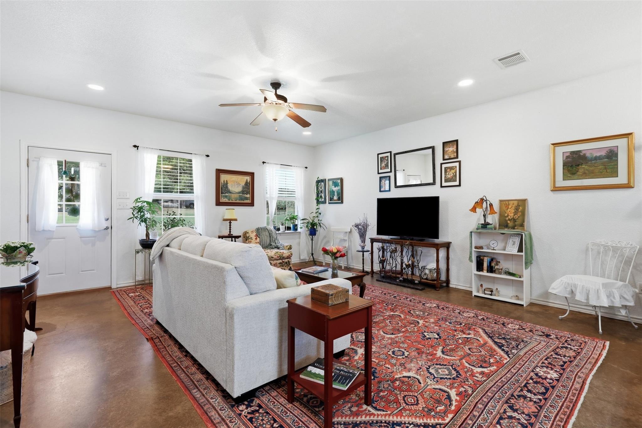 main property photo 6