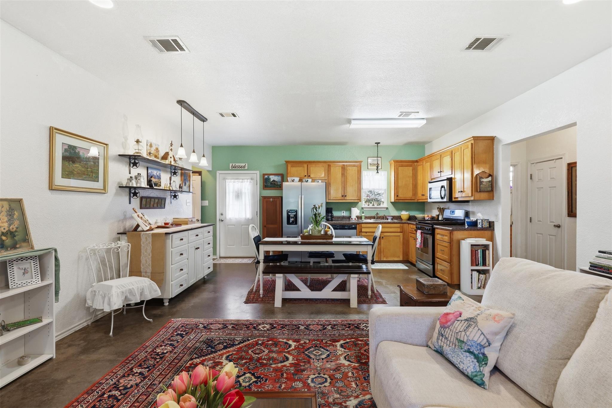 main property photo 9