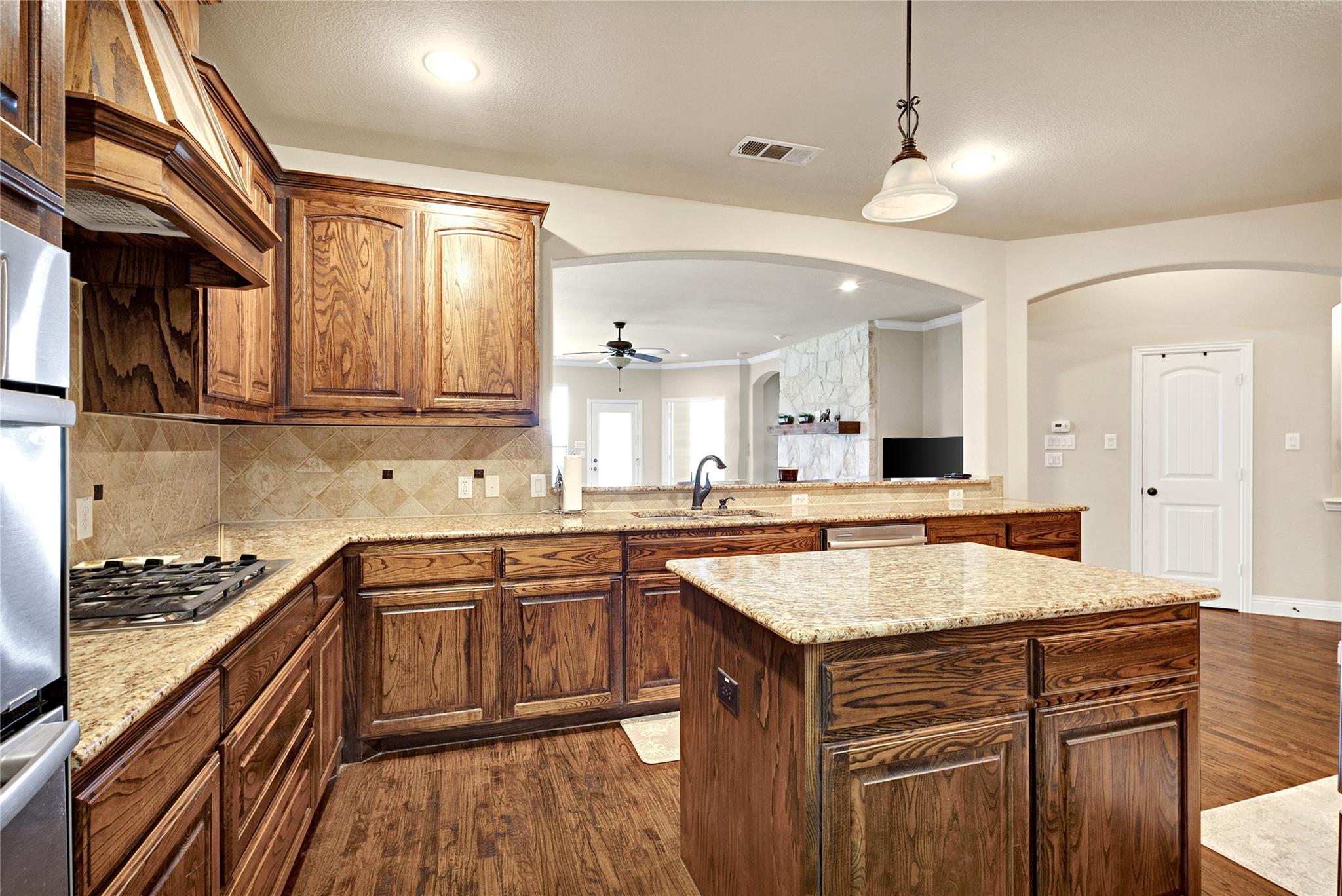 main property photo 6