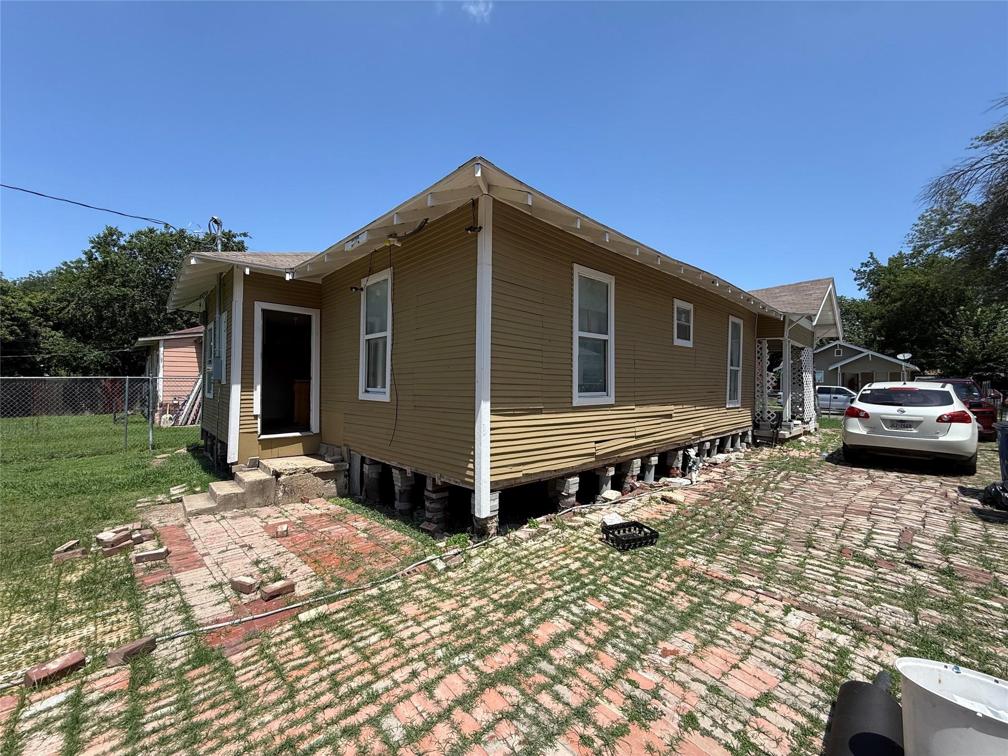 main property photo 17