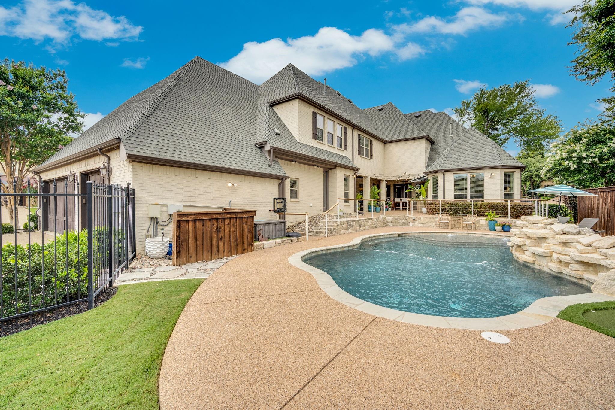 main property photo 36