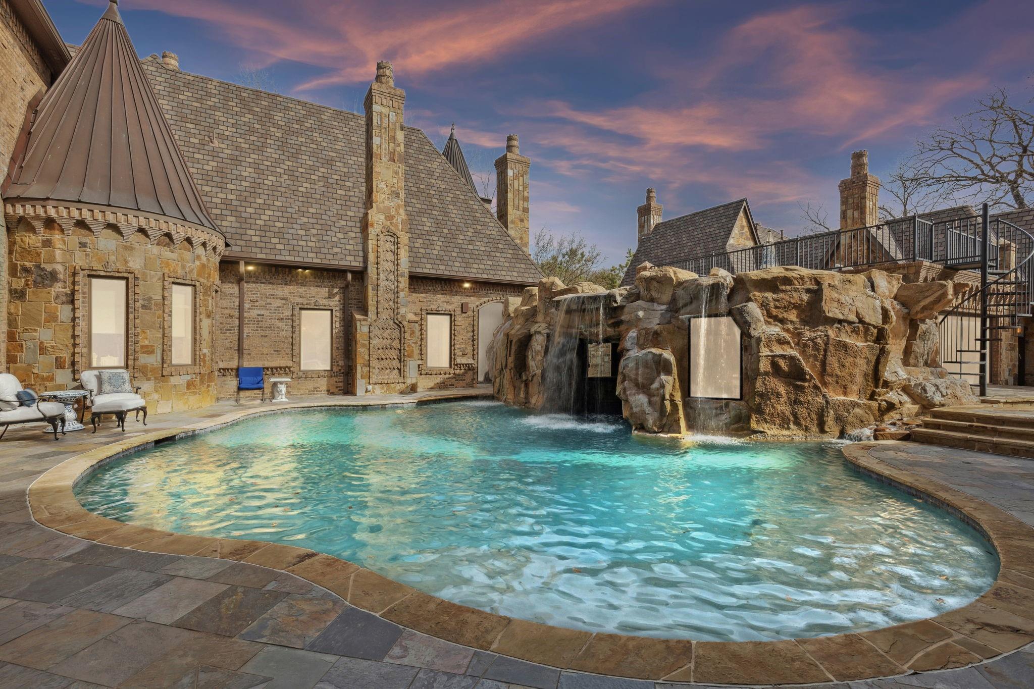 main property photo 32