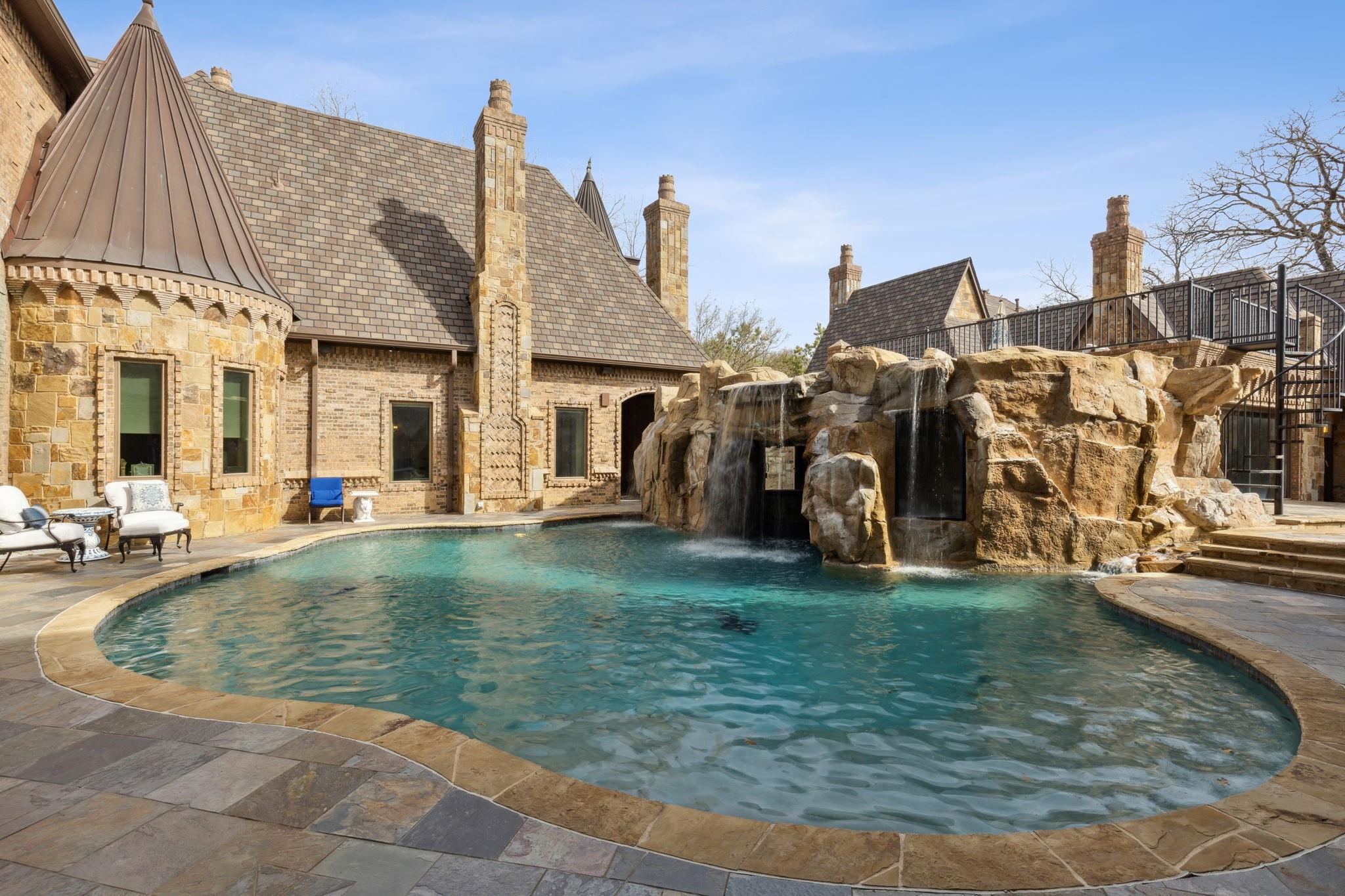 main property photo 7