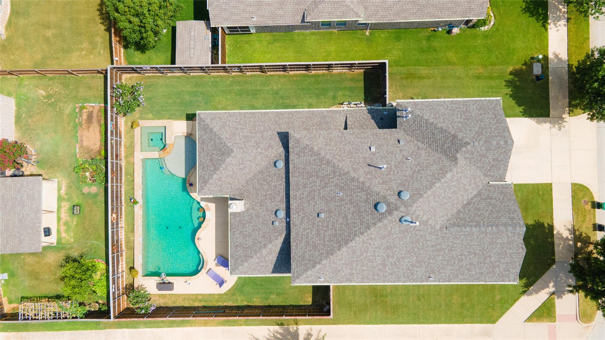 main property photo 27