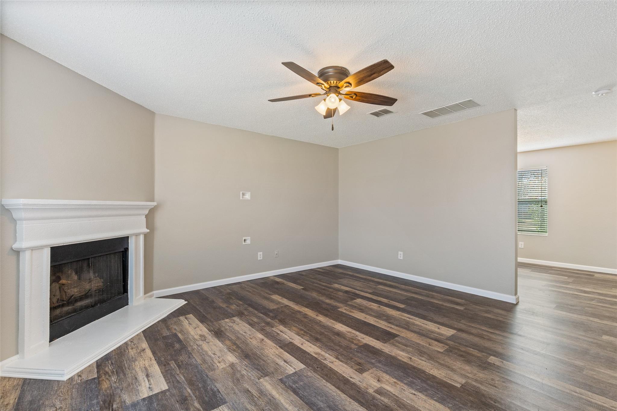 property viewer photo 6