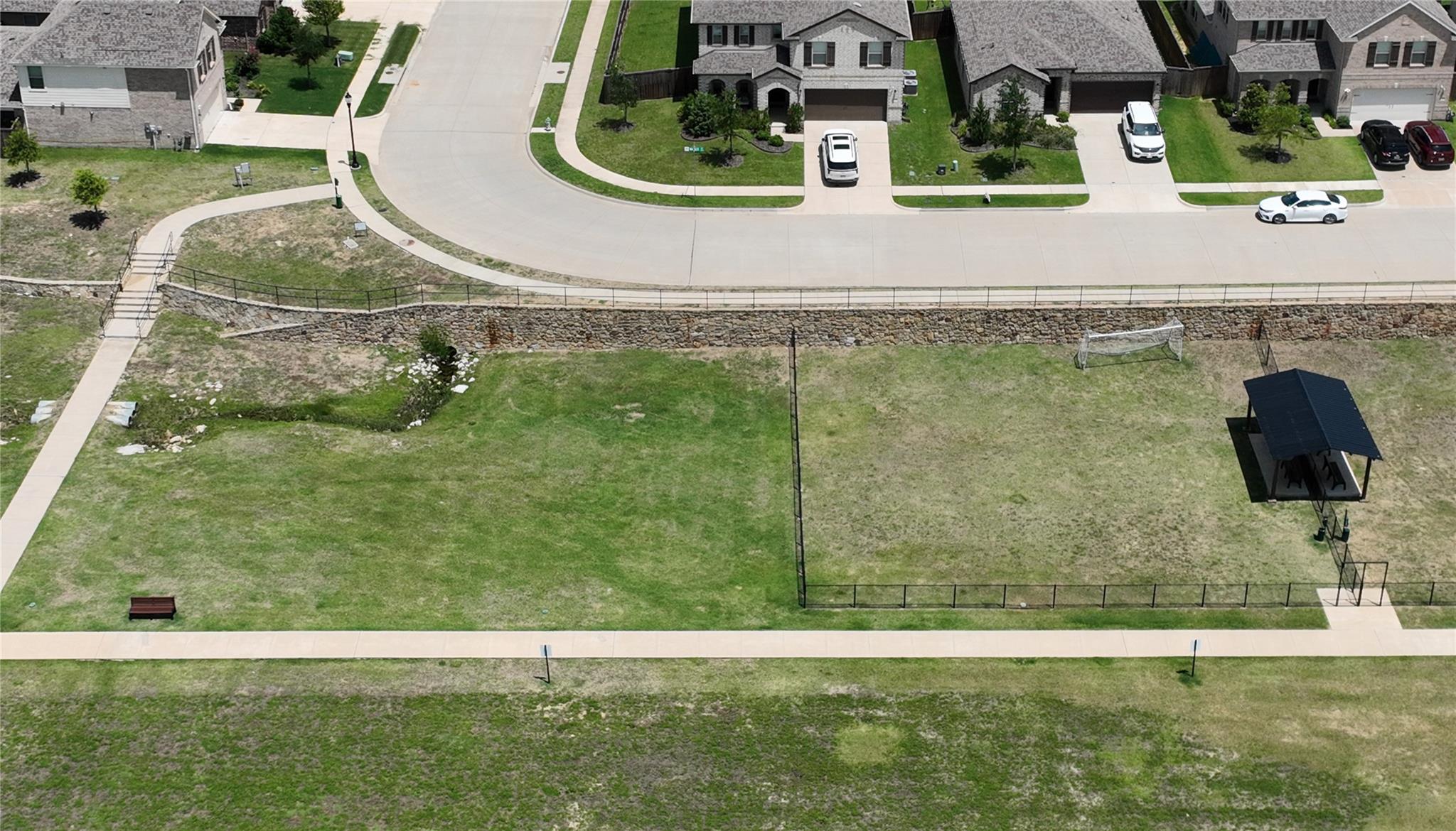 main property photo 28
