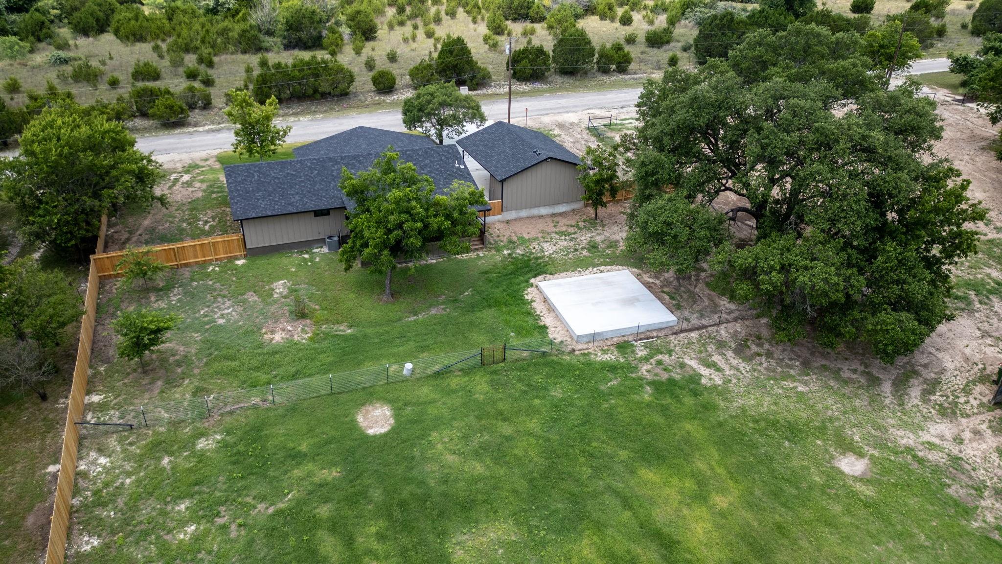 main property photo 28