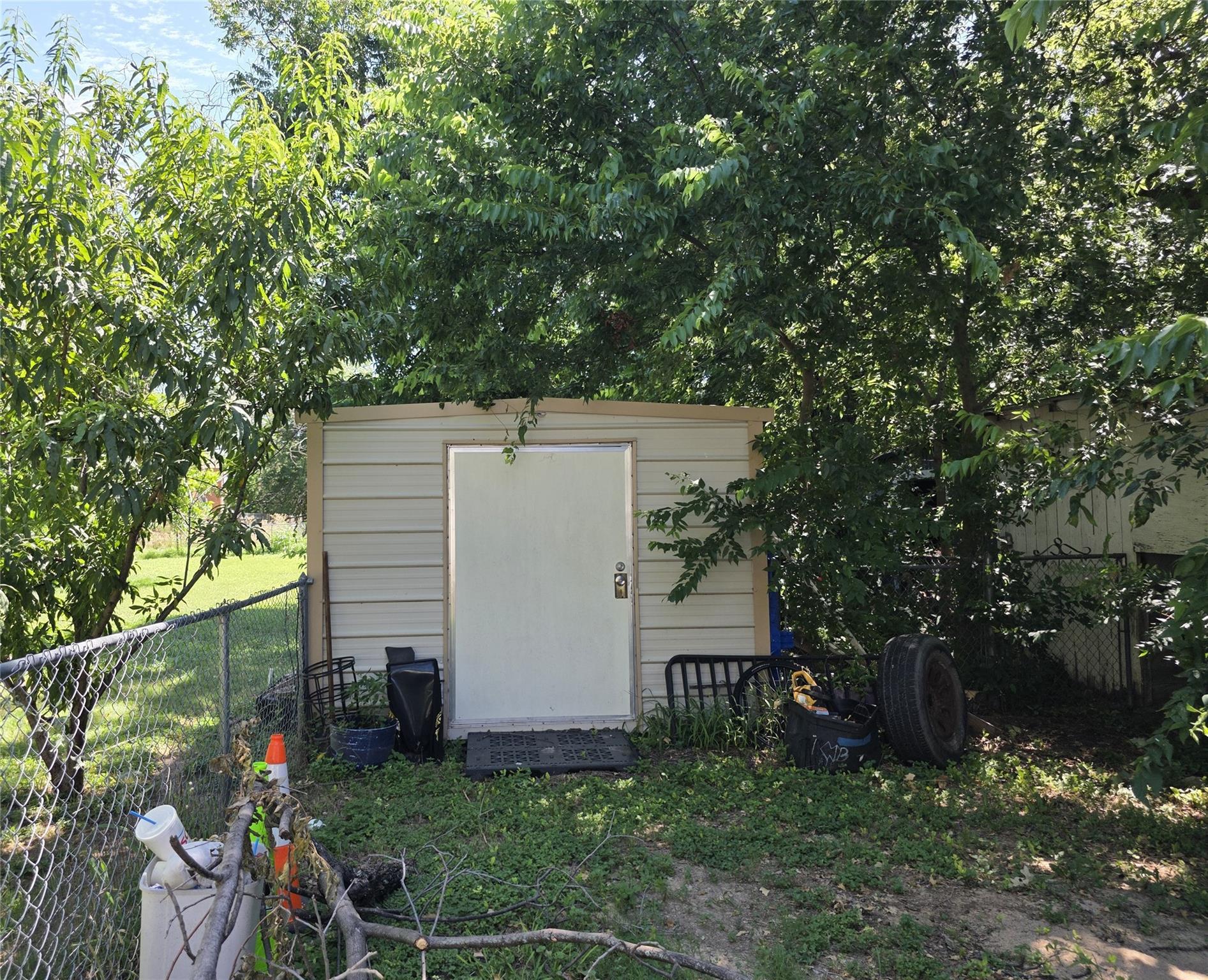 main property photo 9