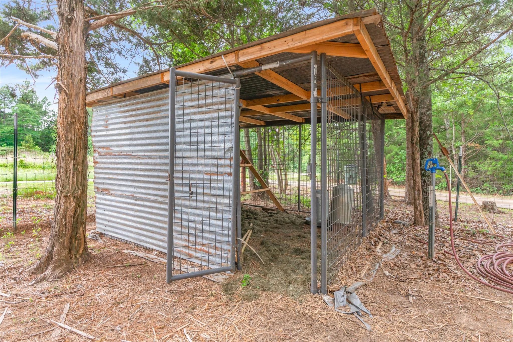 main property photo 31