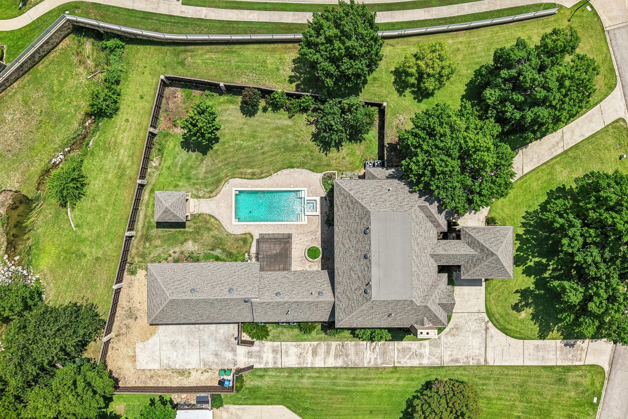 main property photo 37