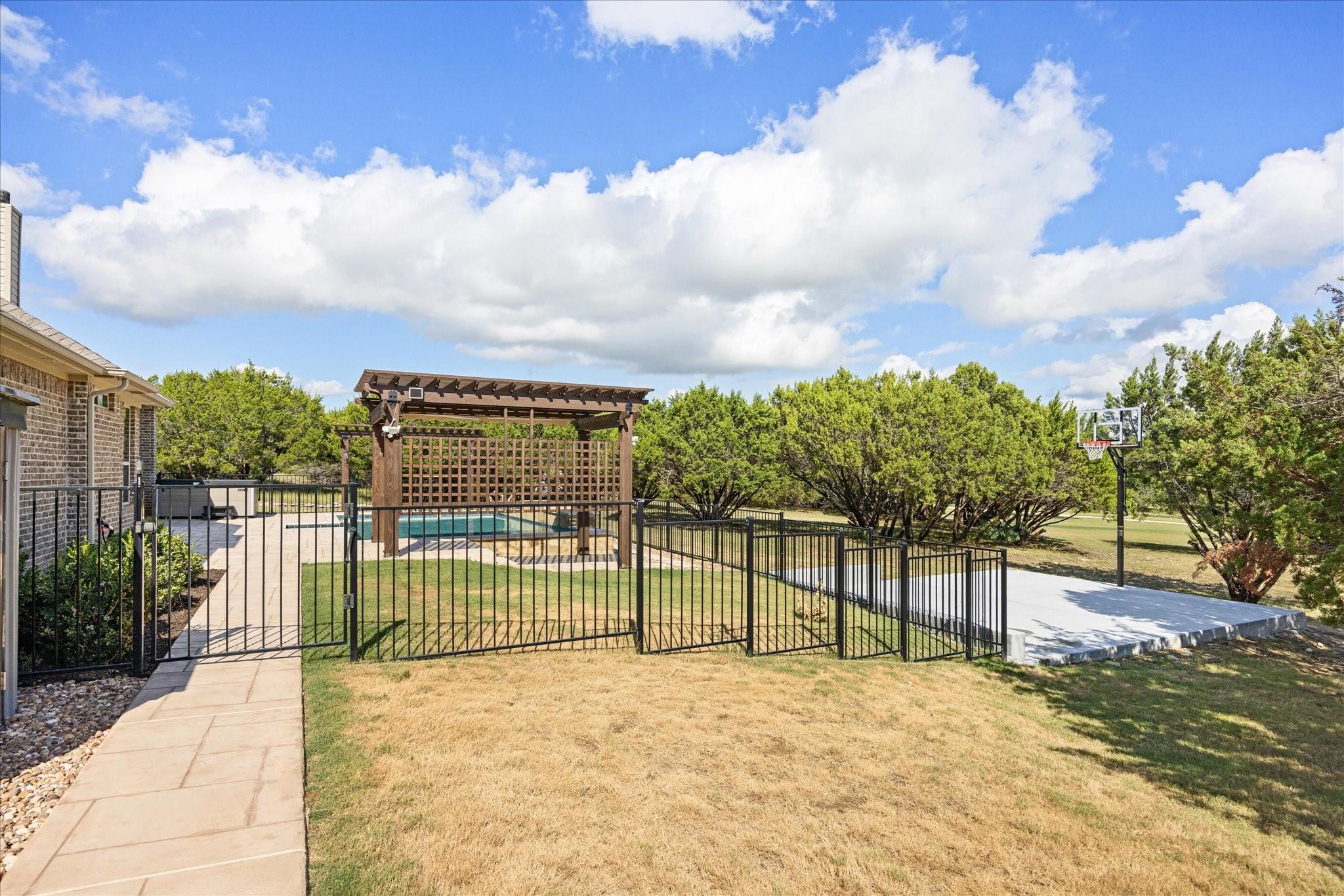 main property photo 32