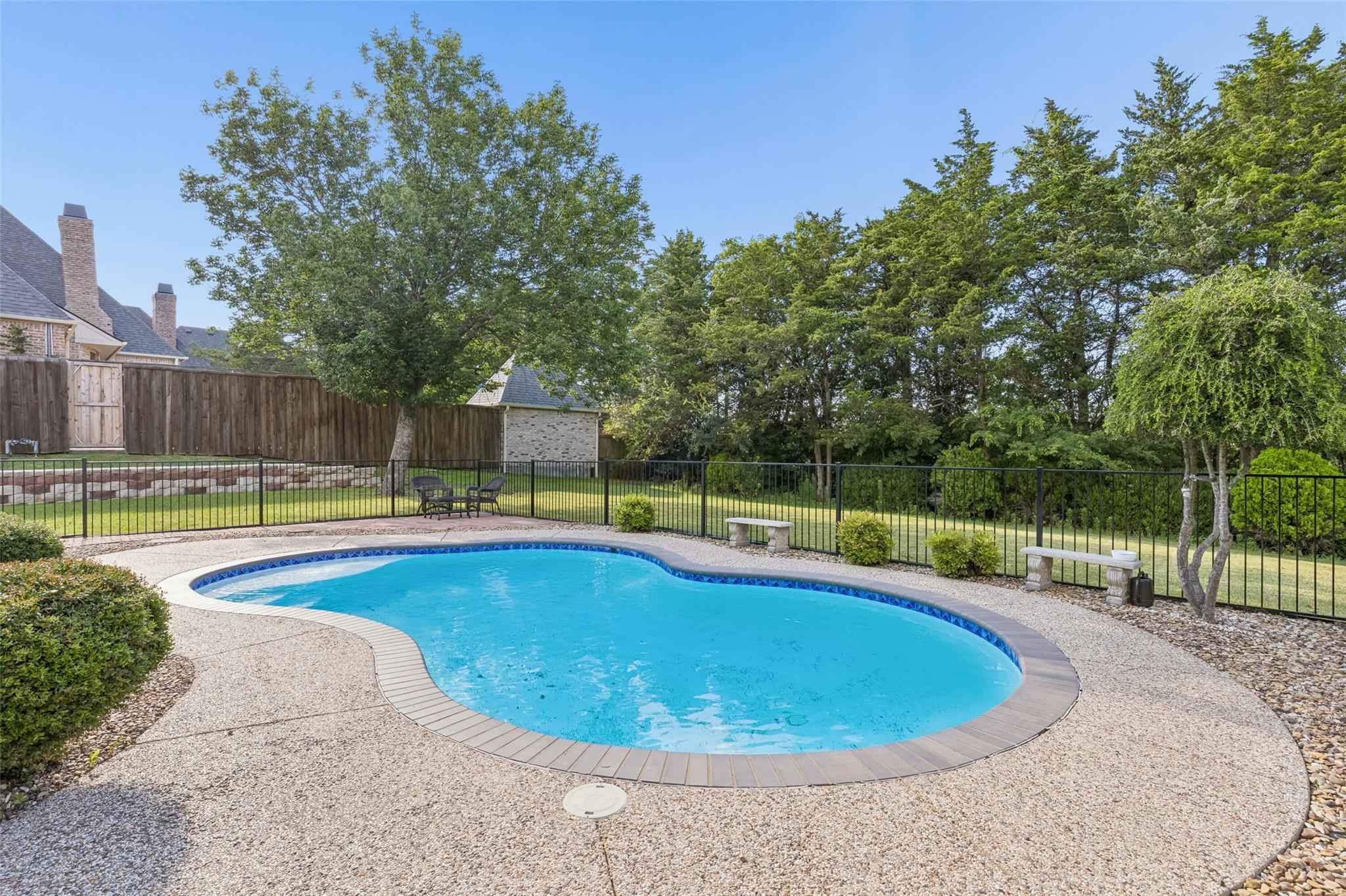main property photo 20