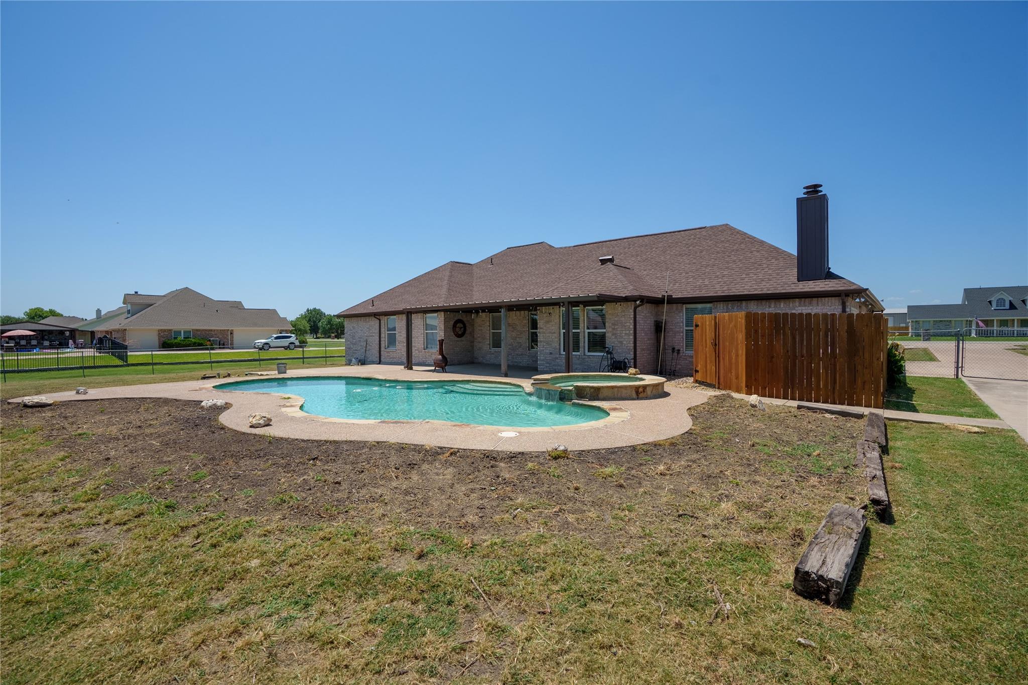 main property photo 27