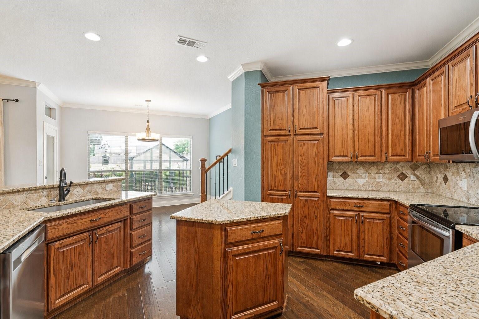 main property photo 11