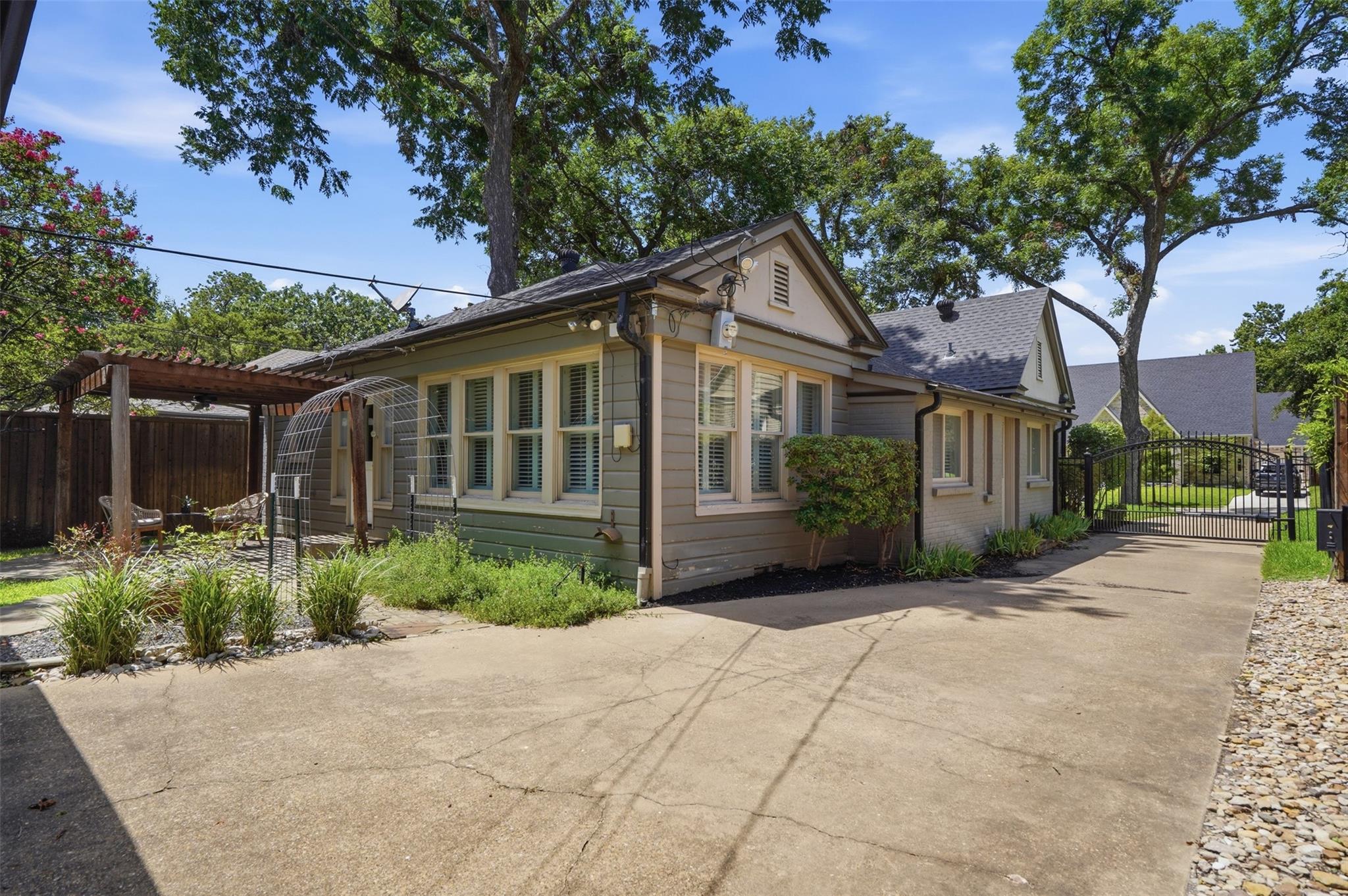 main property photo 39