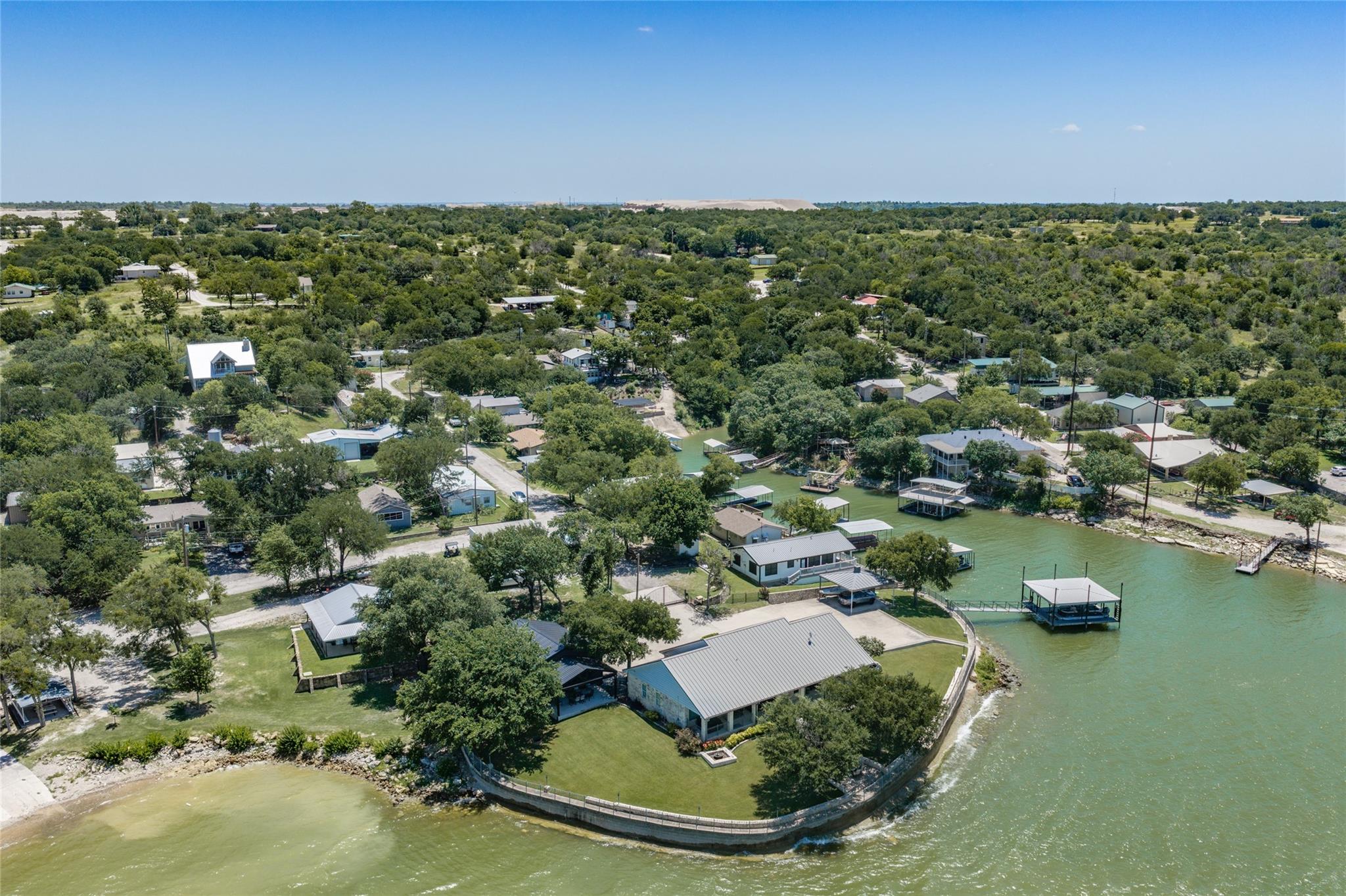 main property photo 28