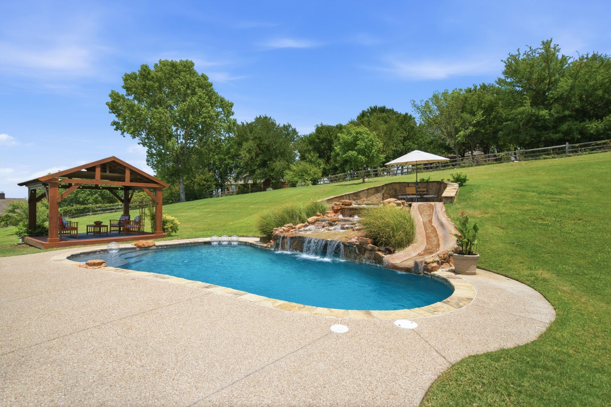 main property photo 31