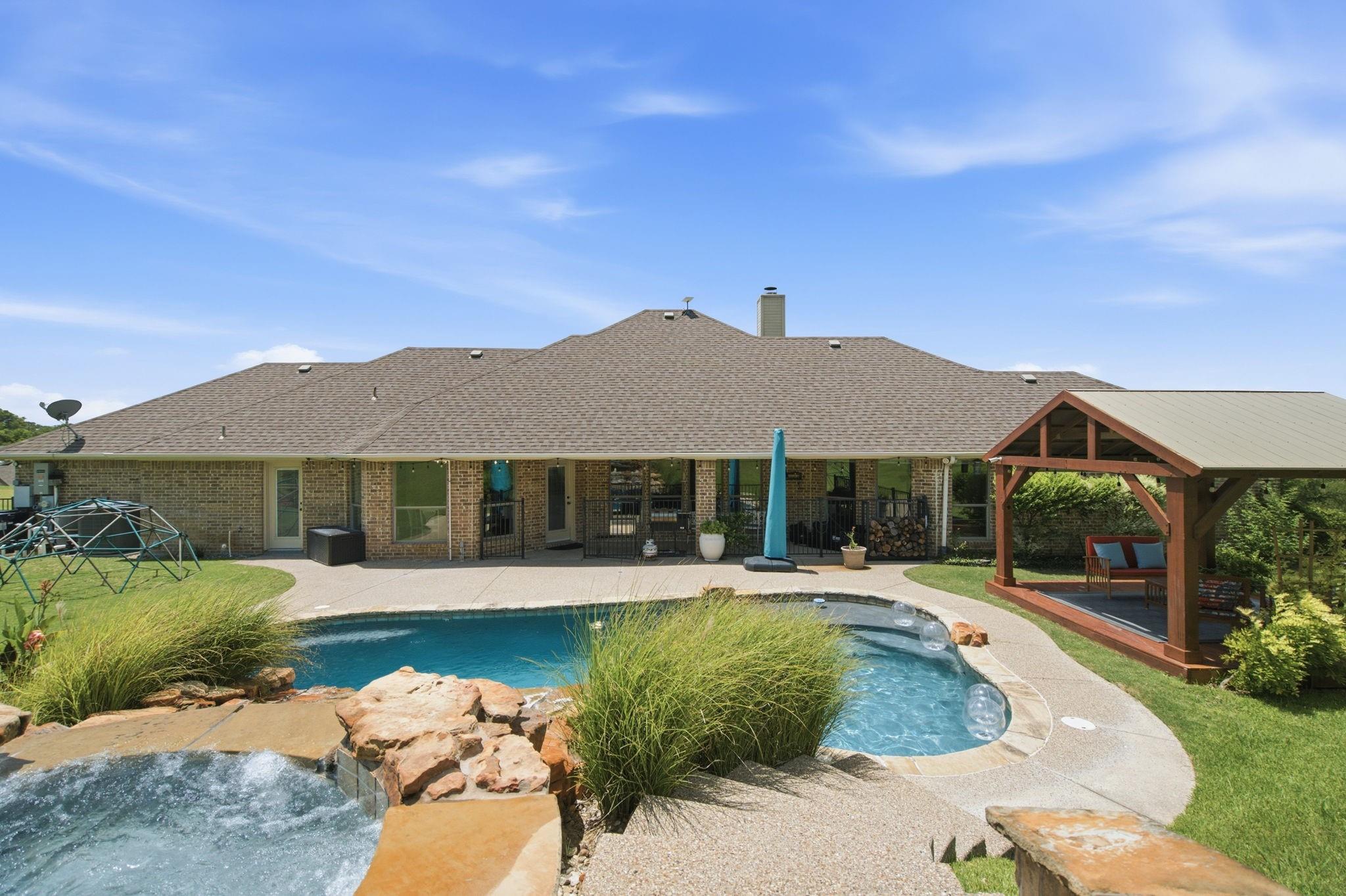 main property photo 33