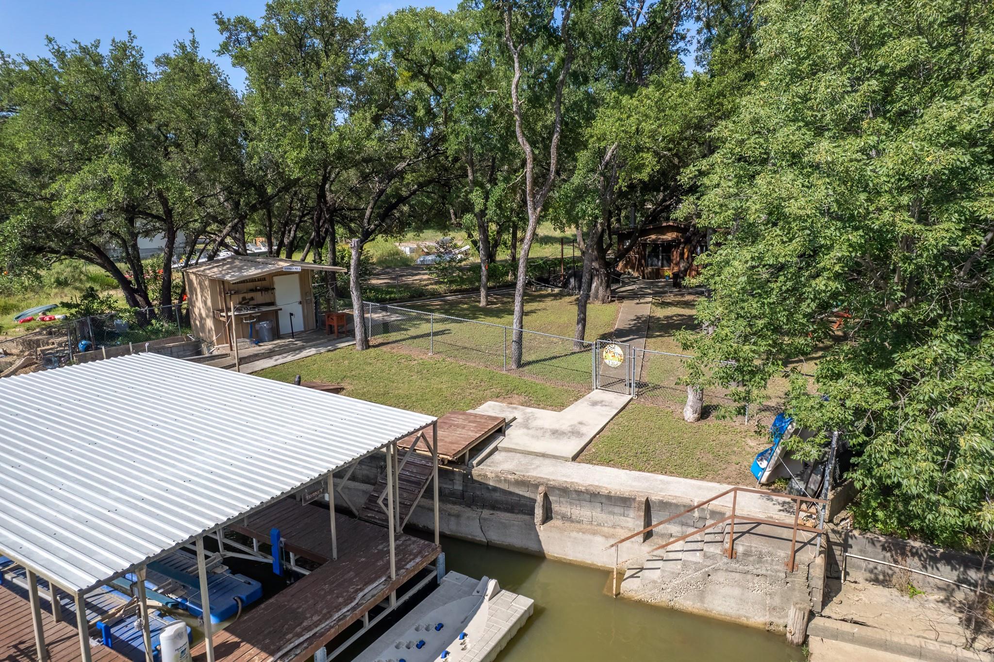 main property photo 28