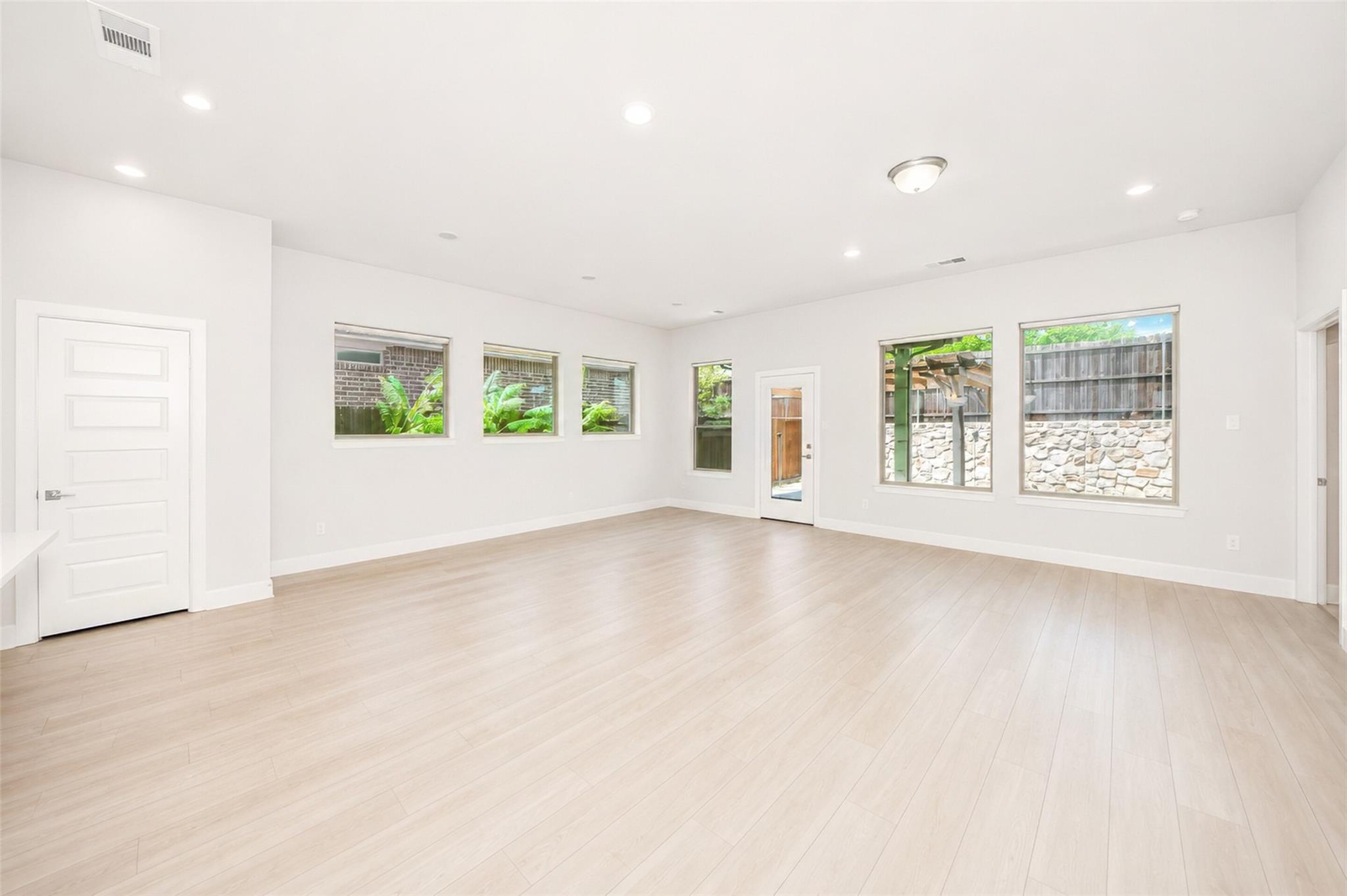 property viewer photo 6