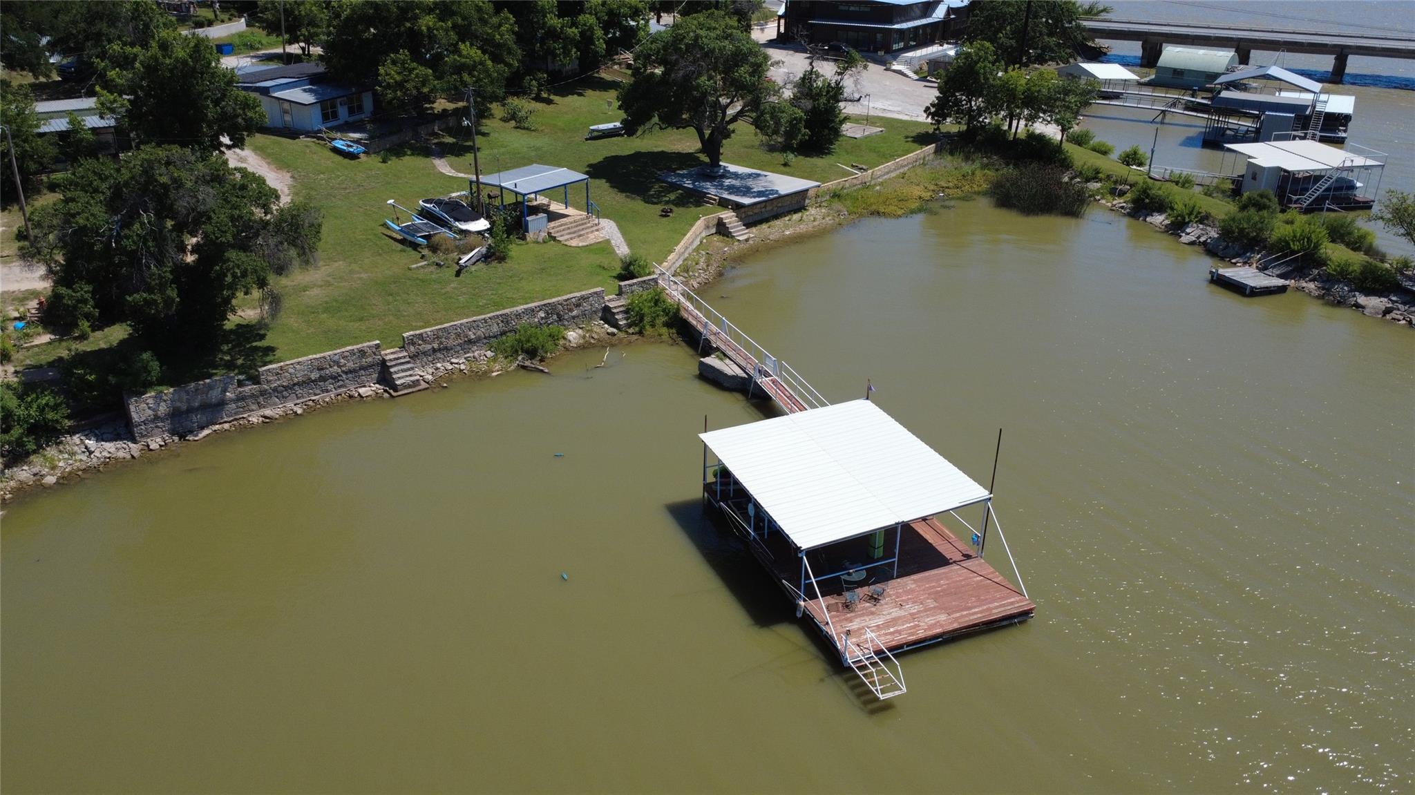 main property photo 33