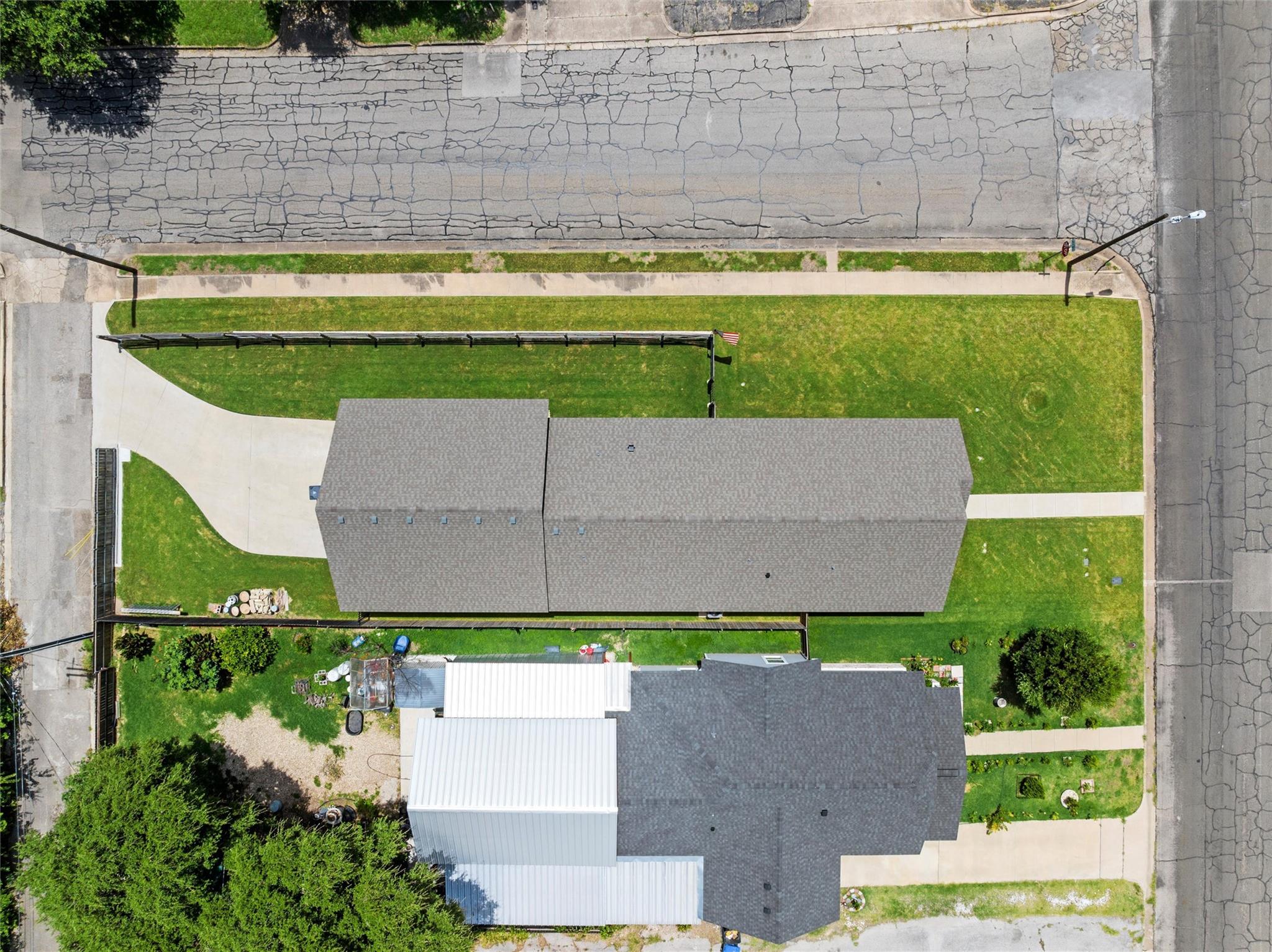 main property photo 28
