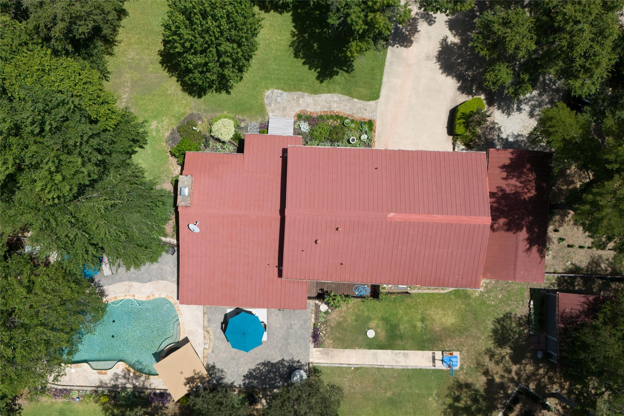 main property photo 37