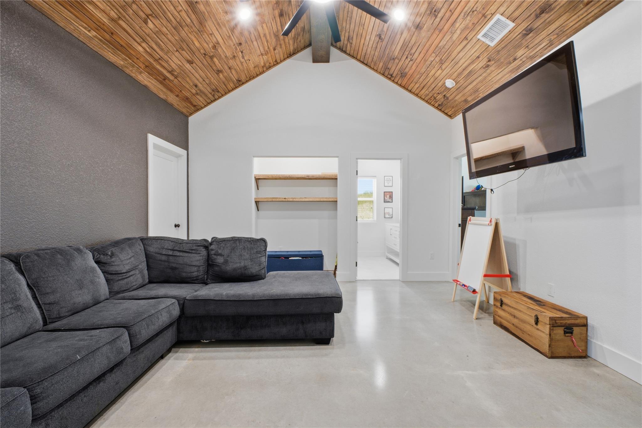 main property photo 14
