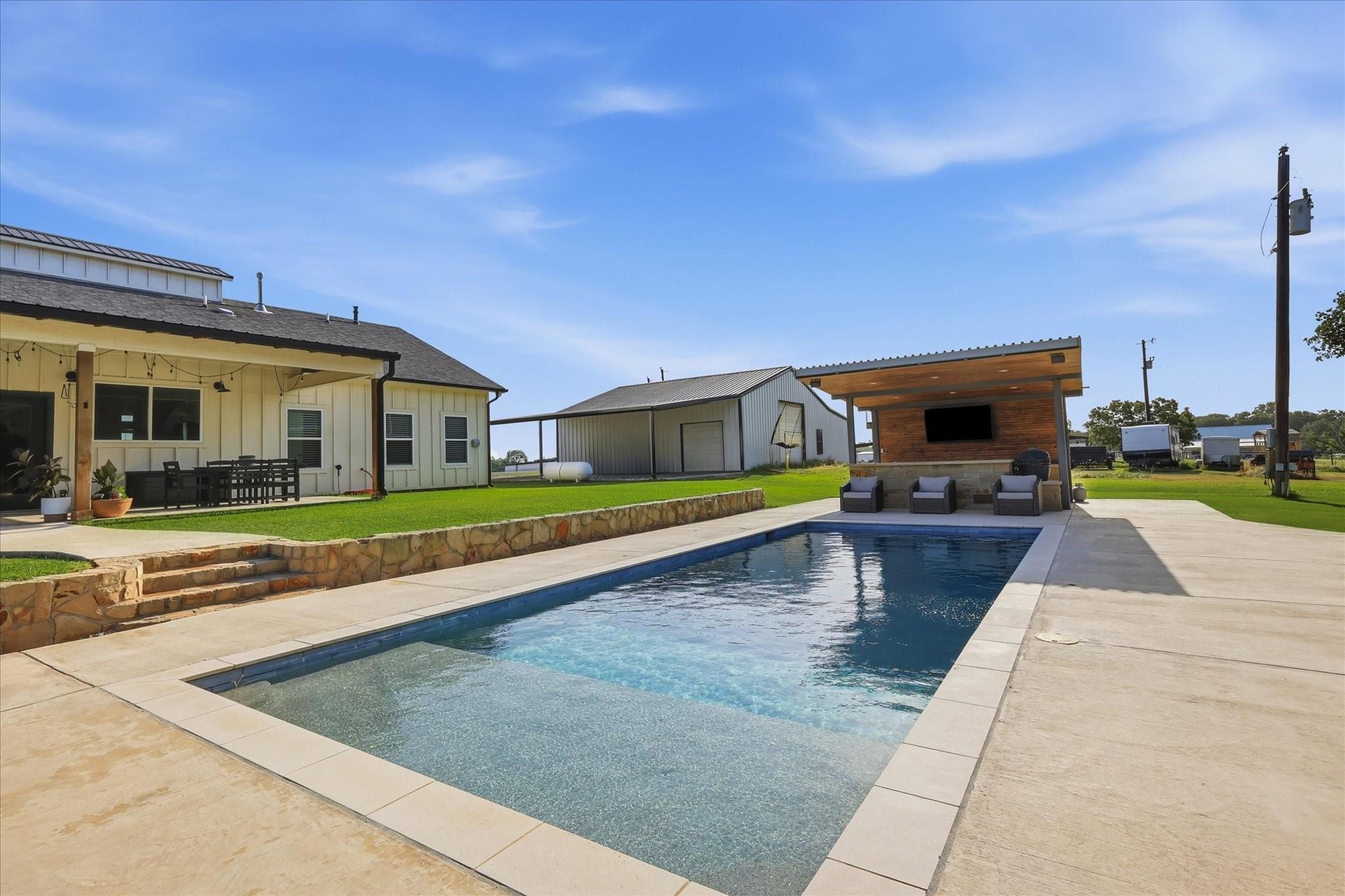 main property photo 30