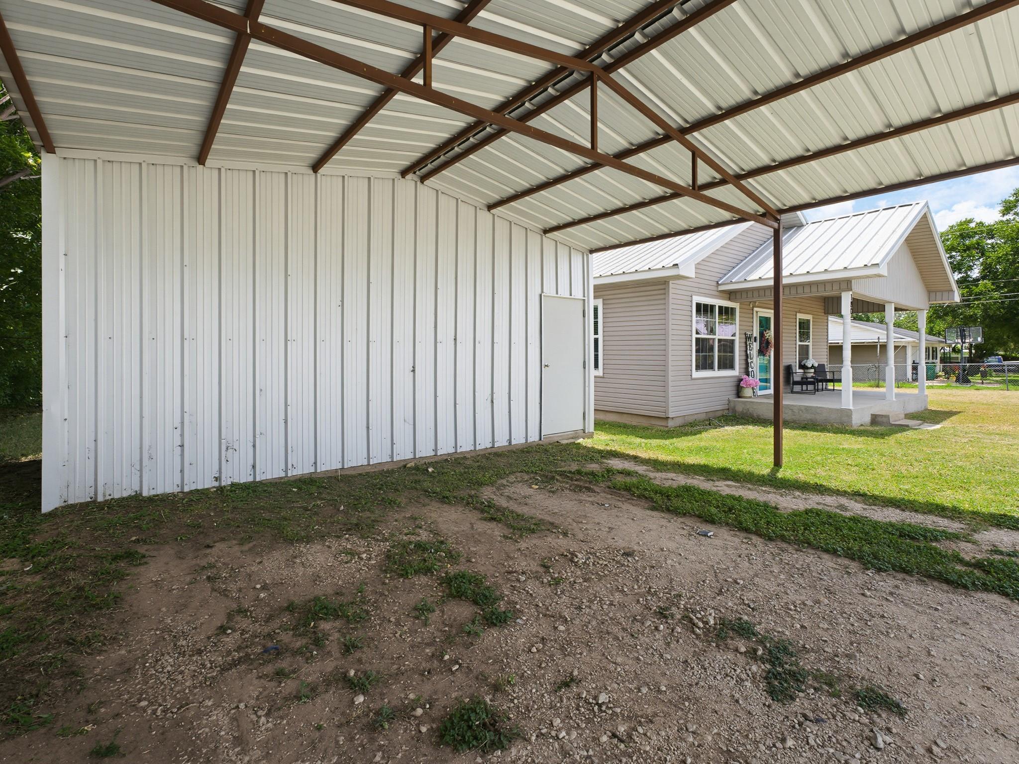 main property photo 33