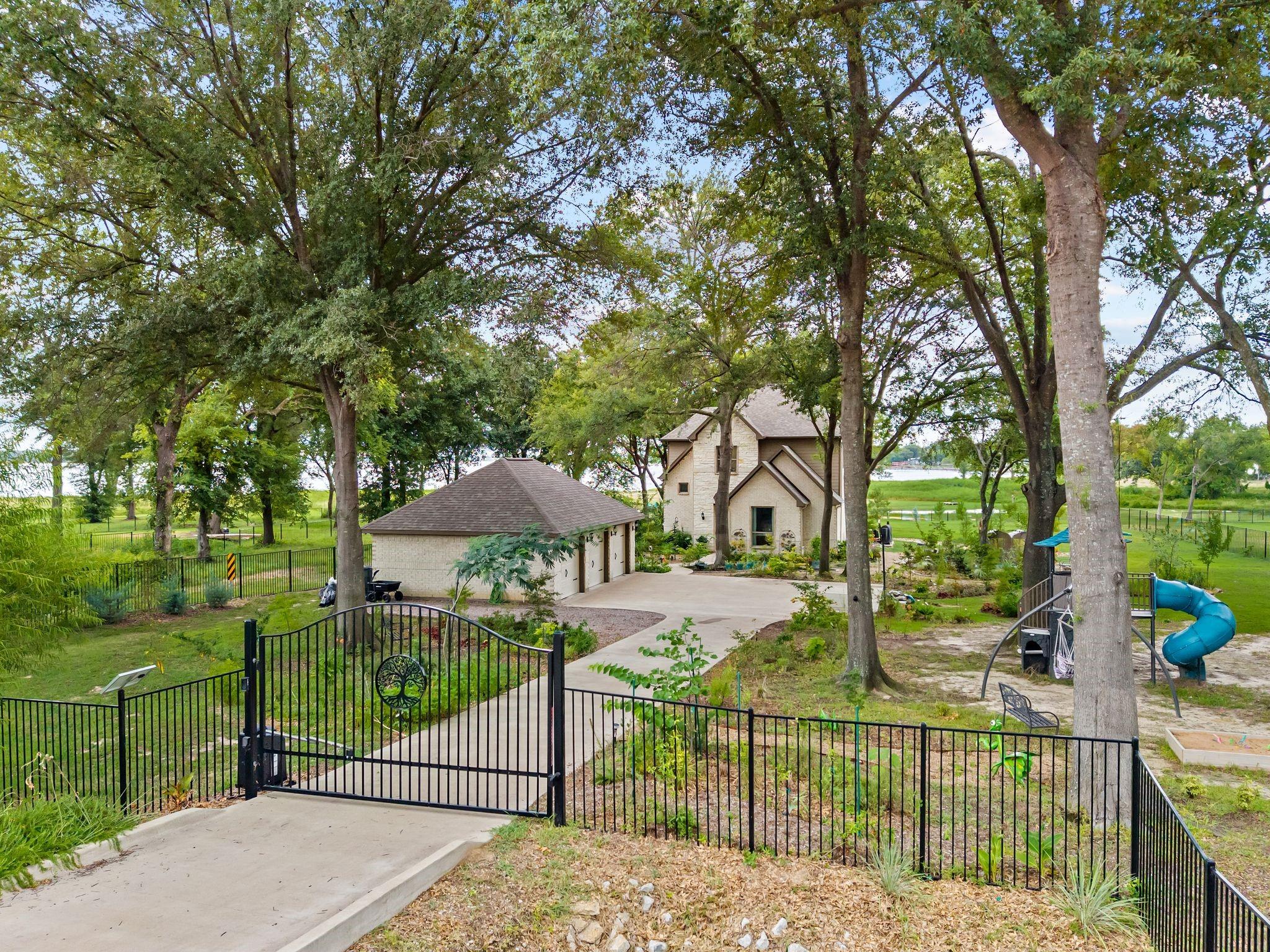 main property photo 16