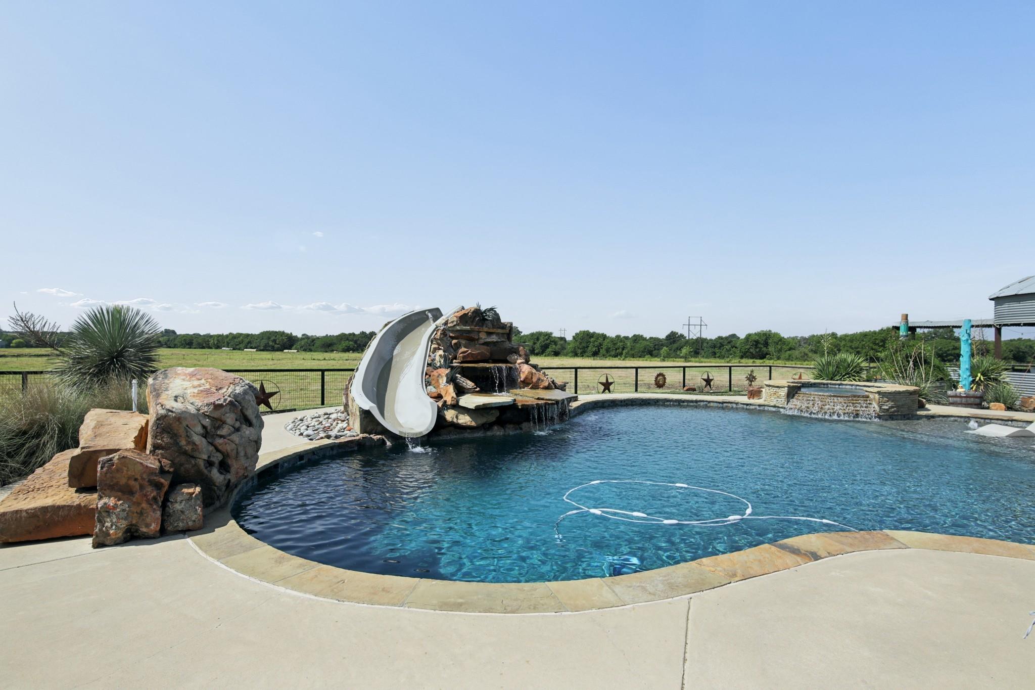 main property photo 28