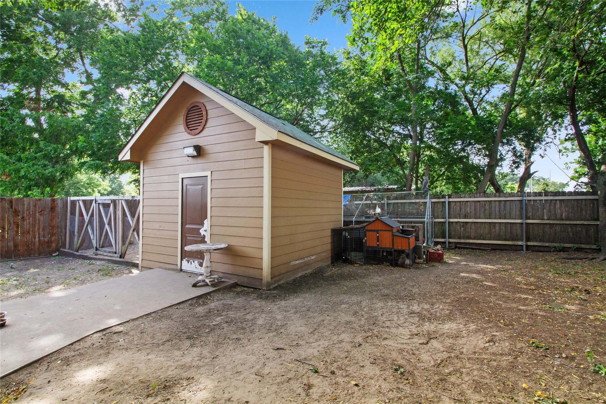 main property photo 18