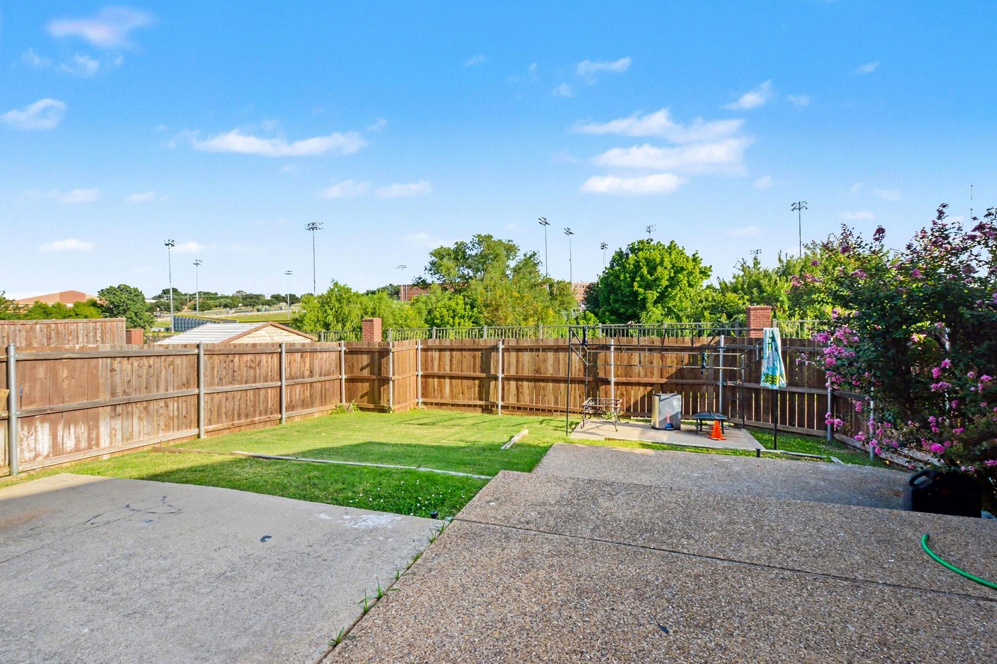 main property photo 28