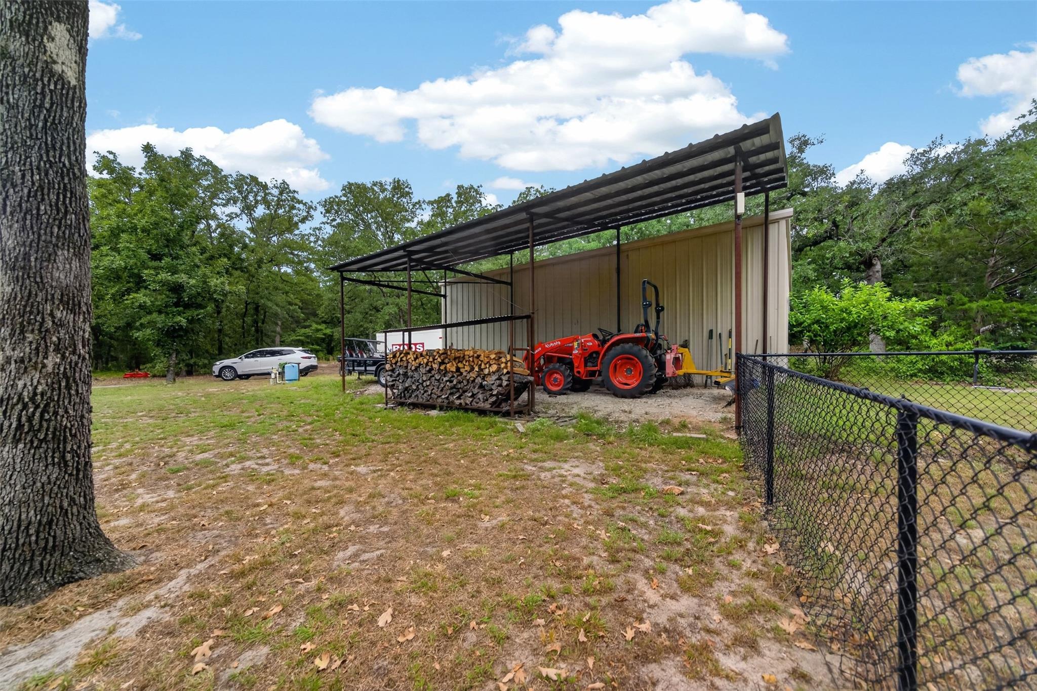 main property photo 32