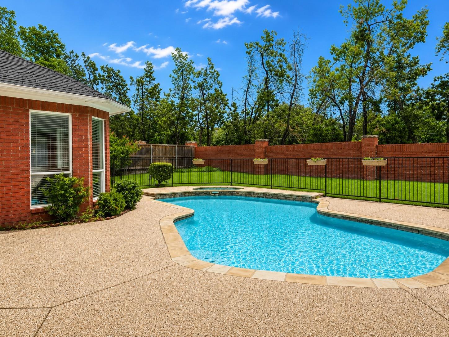 main property photo 33