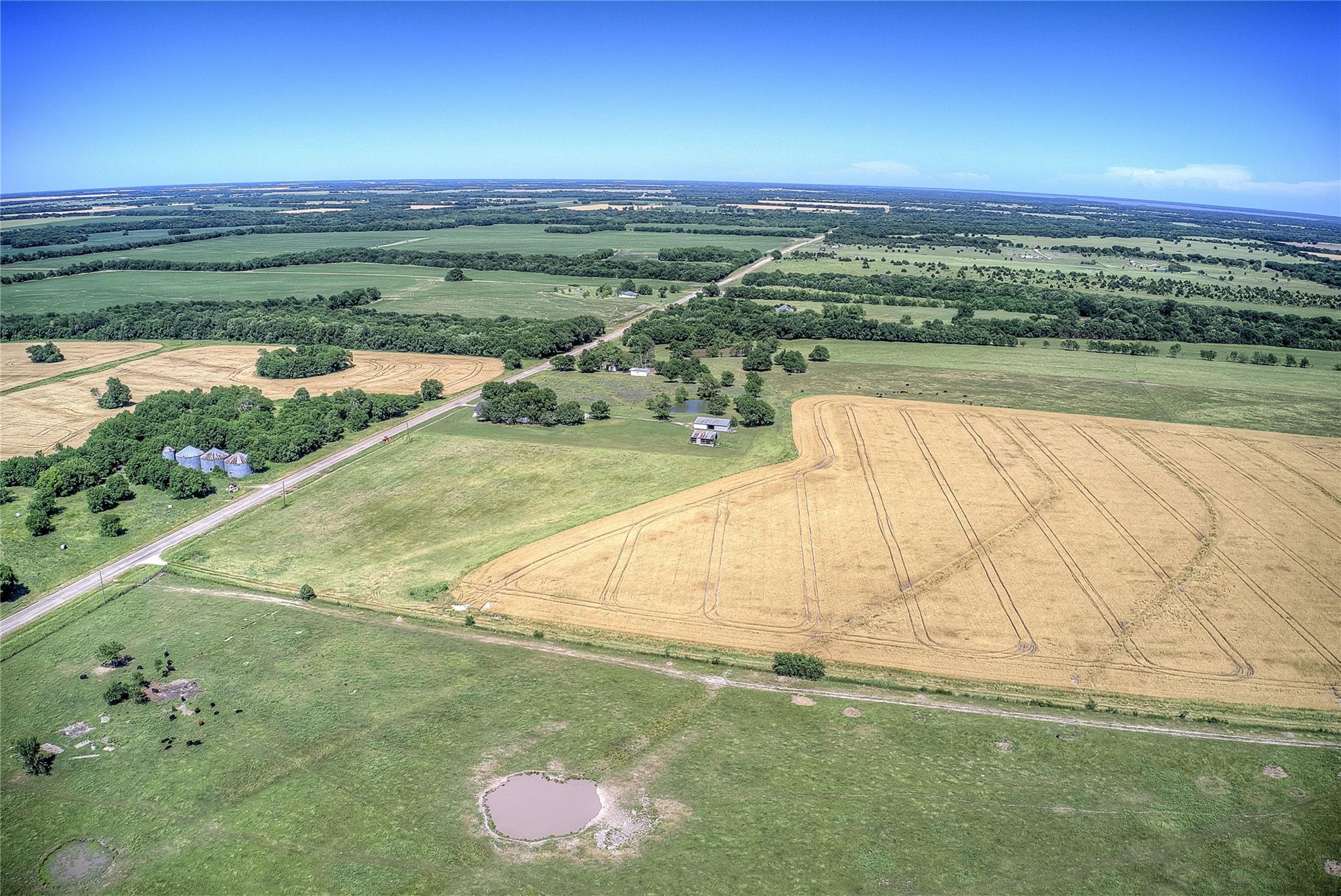 main property photo 6