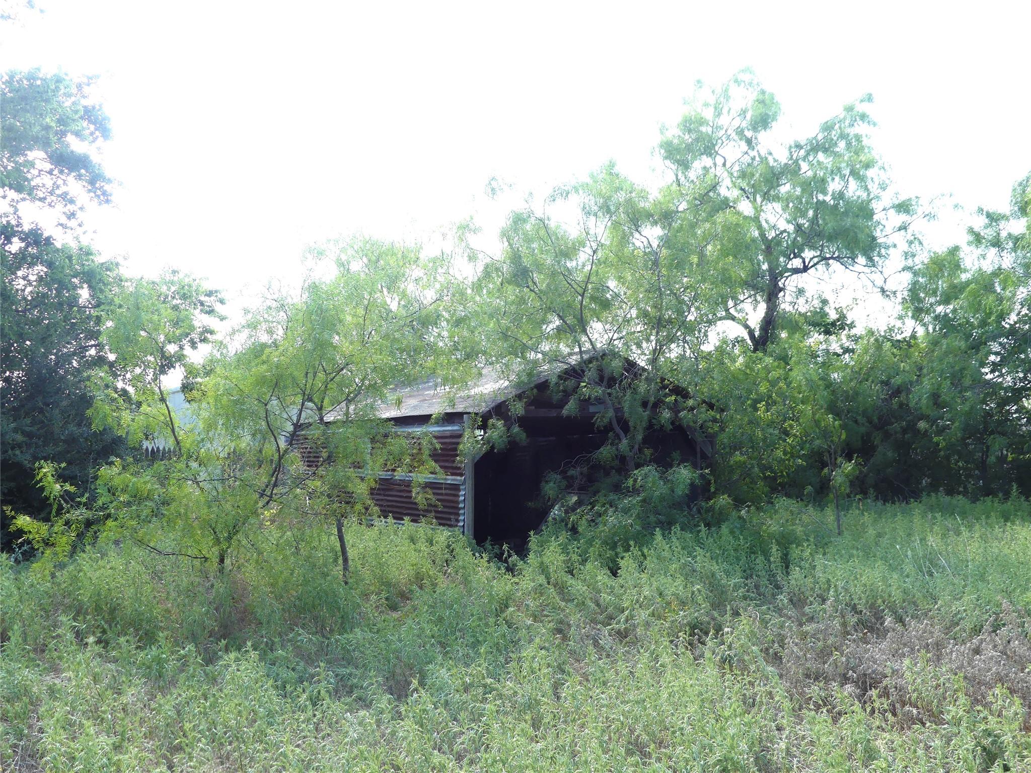 main property photo 25