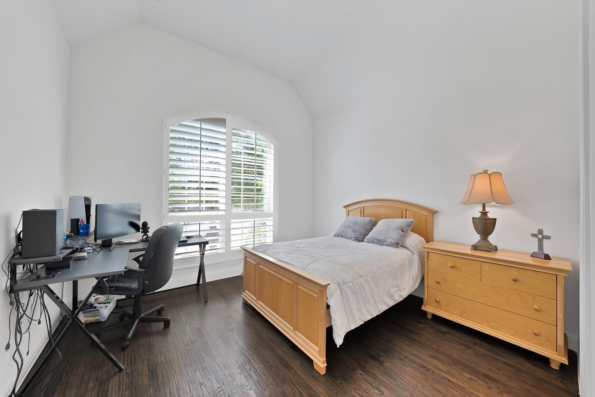 main property photo 24