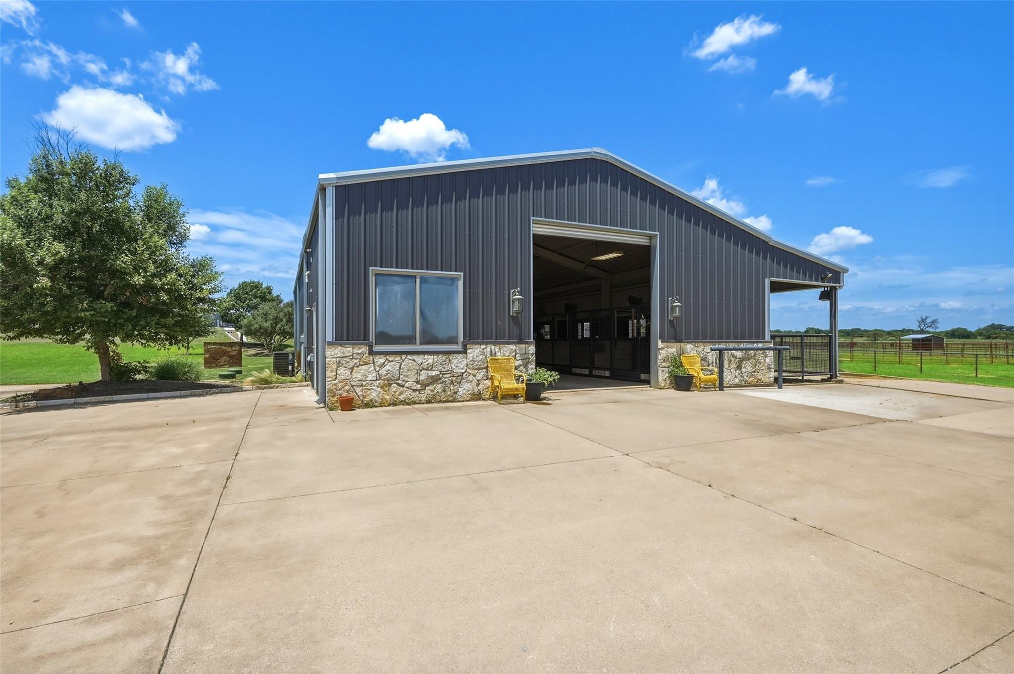 main property photo 23