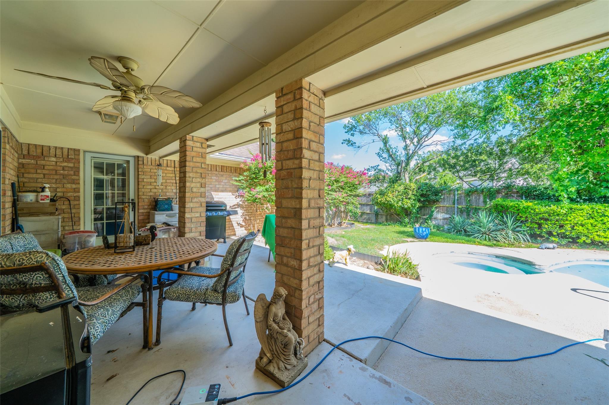 main property photo 25