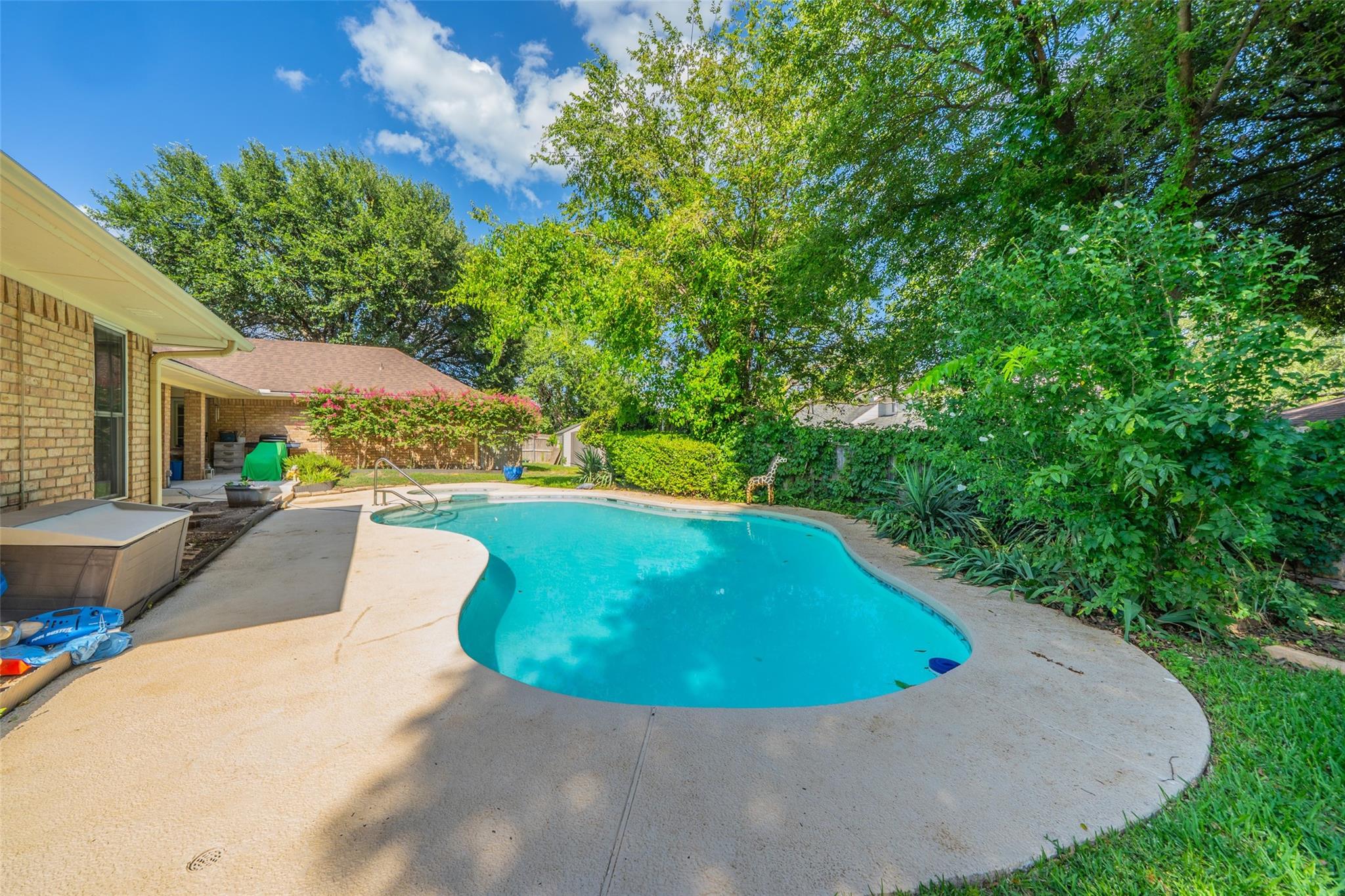 main property photo 31