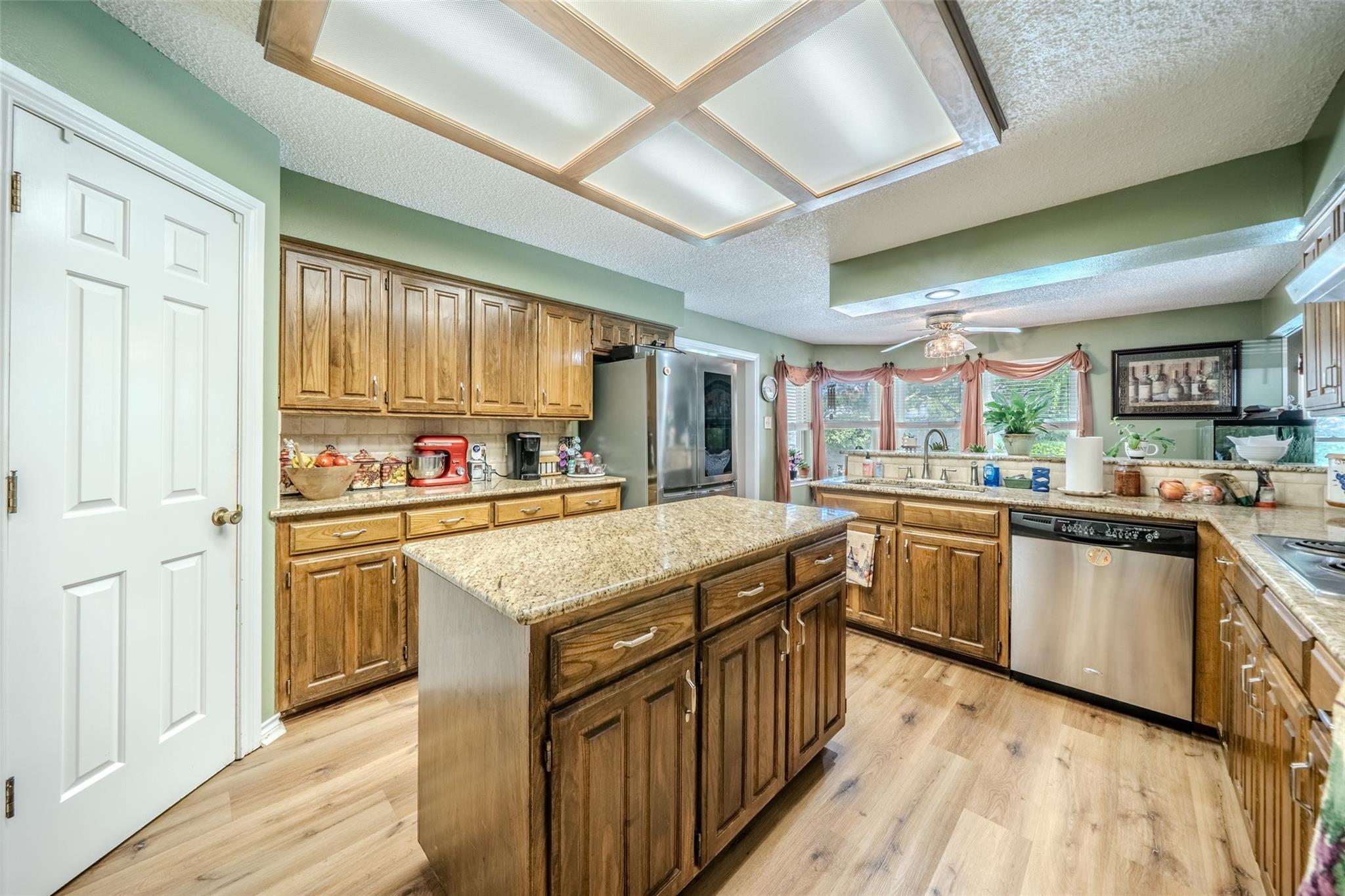 main property photo 6