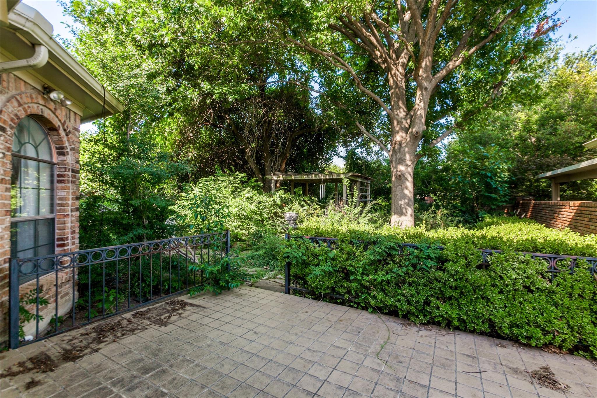 main property photo 23