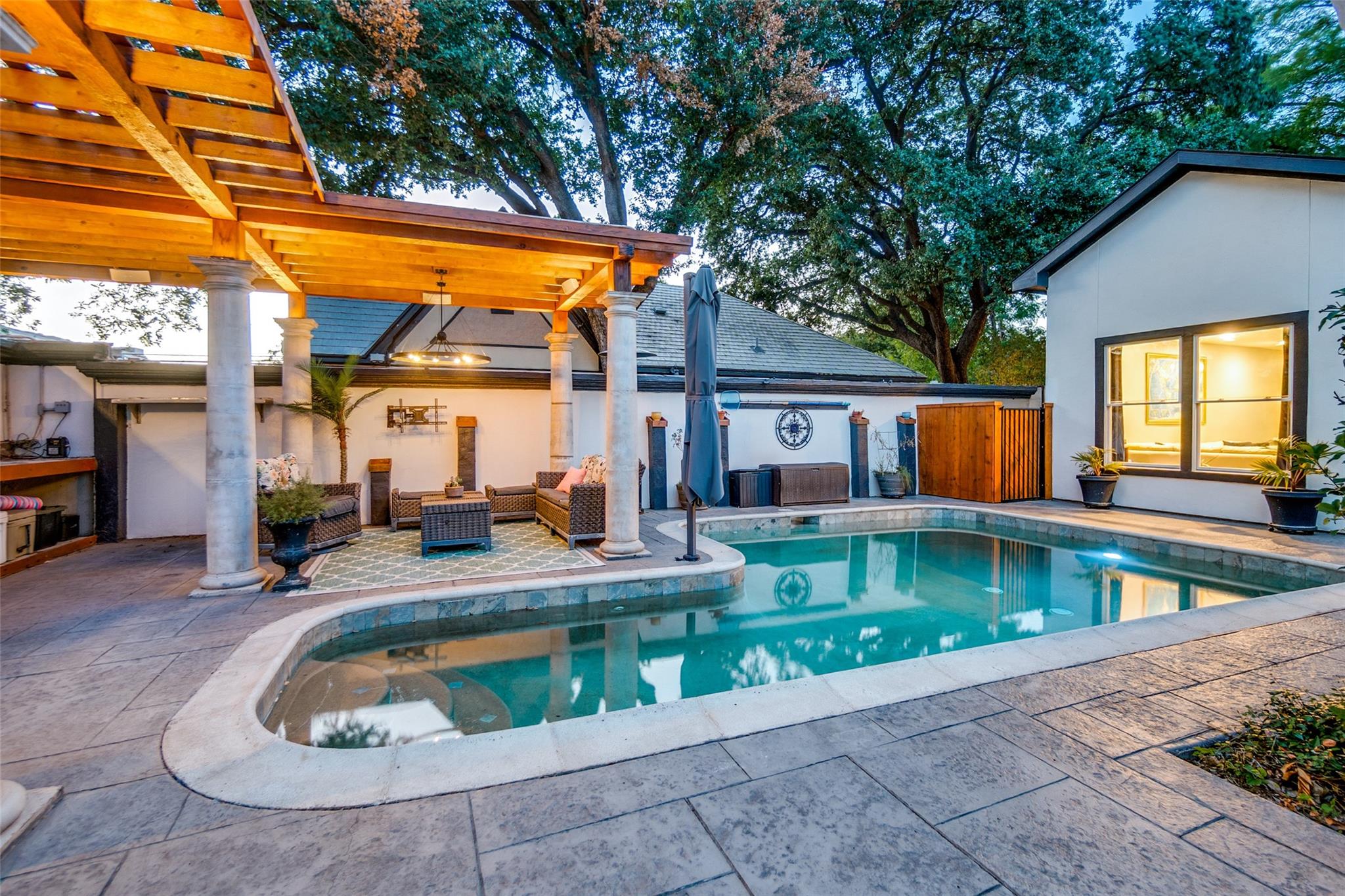 main property photo 32