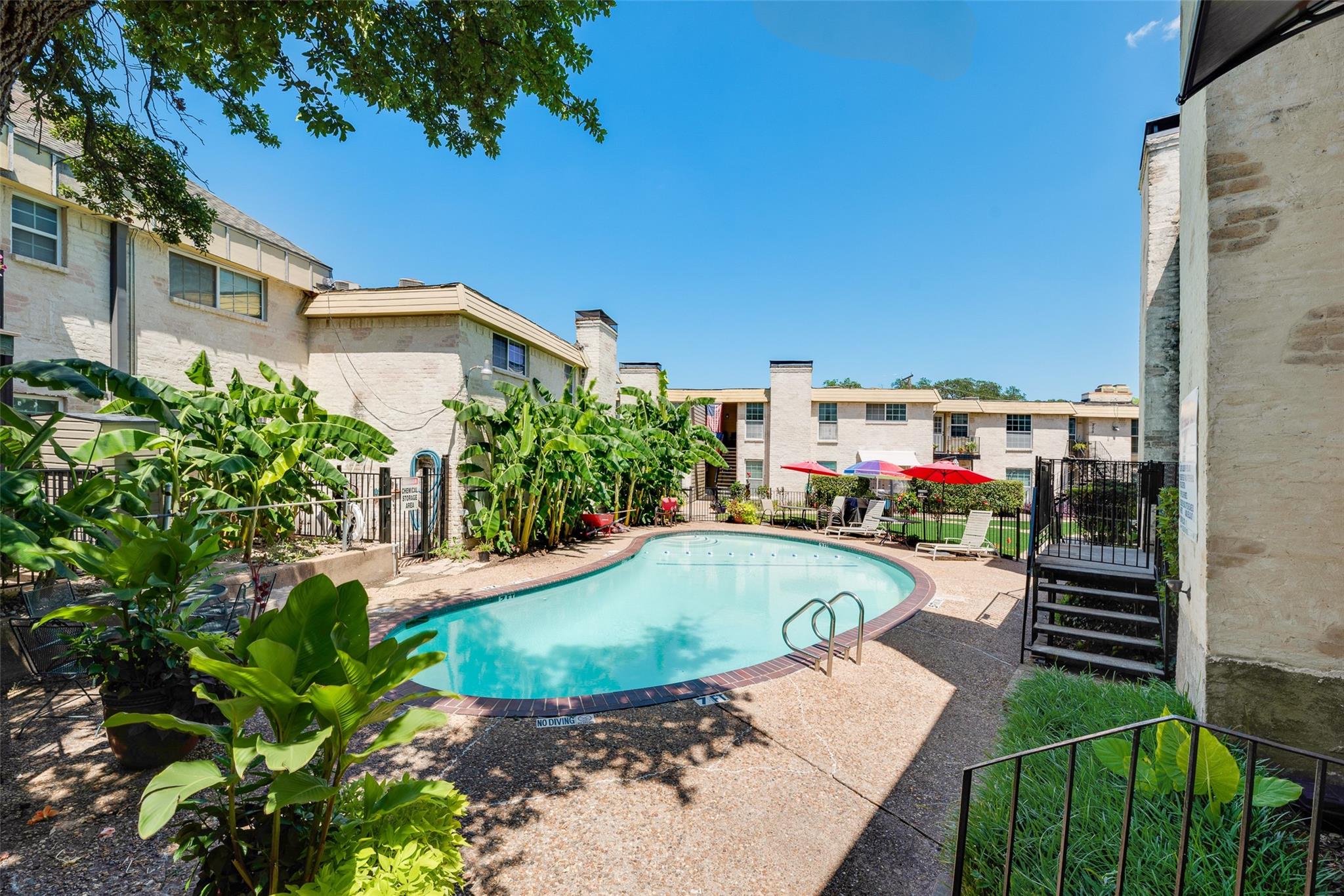 main property photo 15