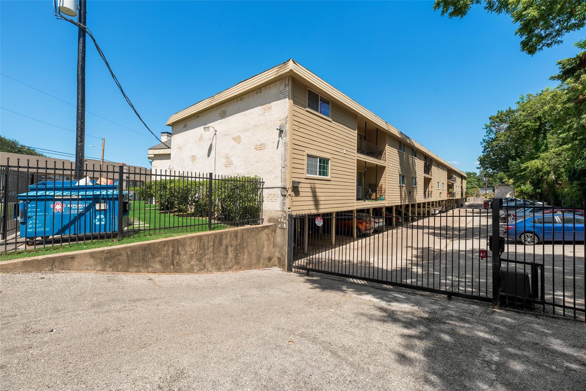 main property photo 17
