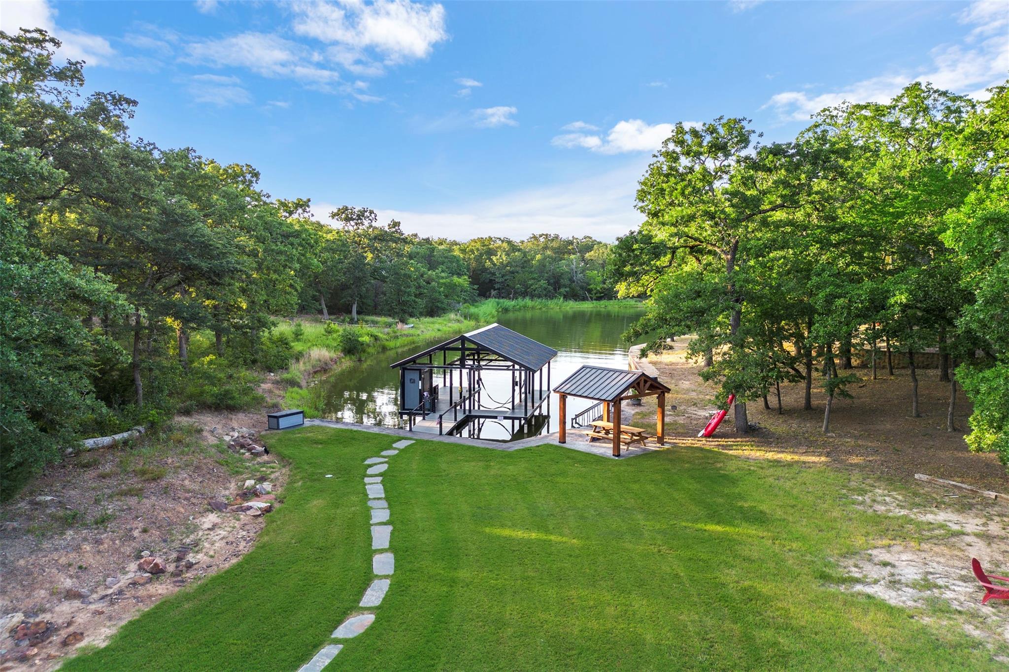 main property photo 33